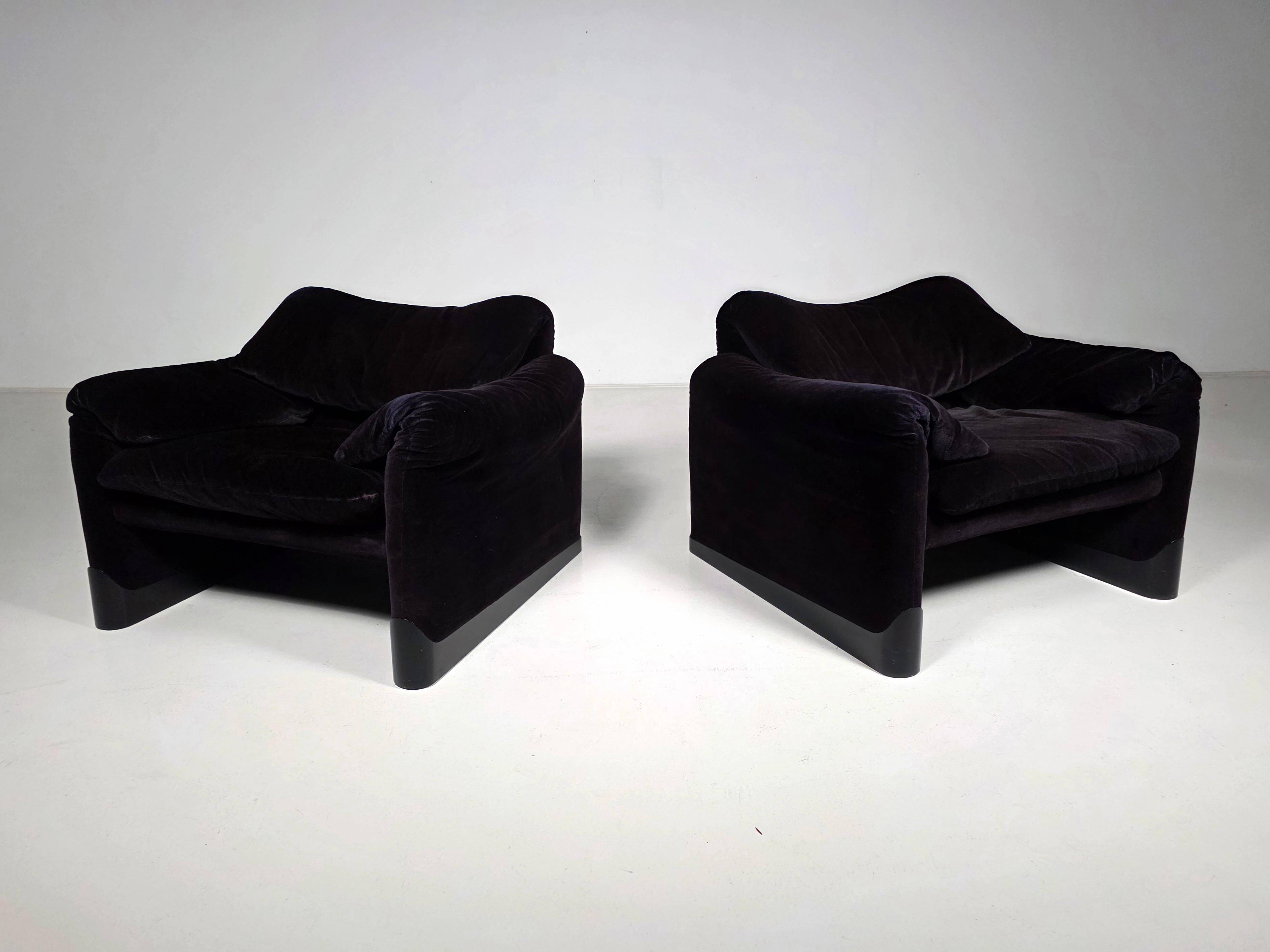 Maralunga lounge chairs in purple velvet by Vico Magistretti for Cassina, 1970.
