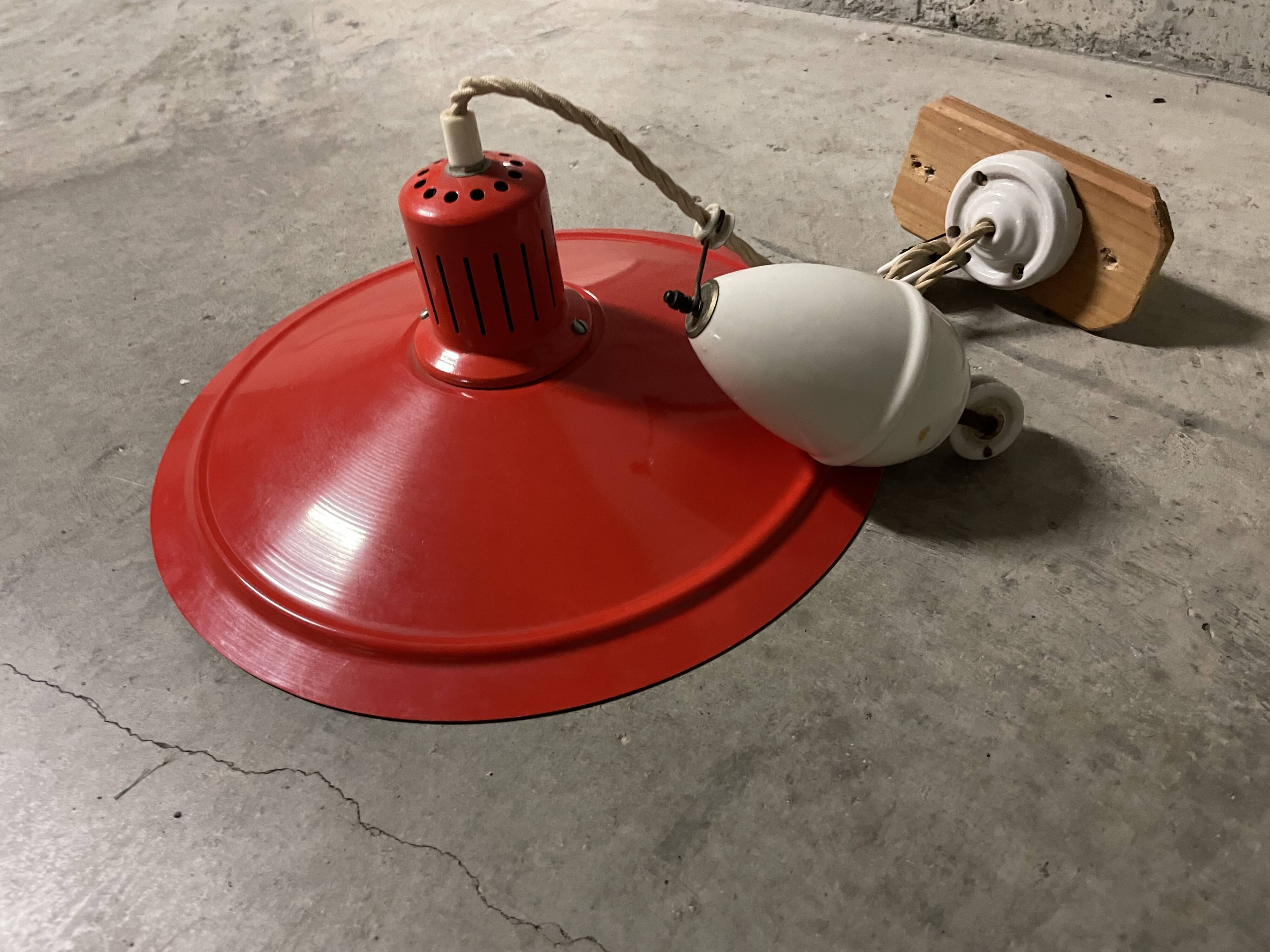 Suspension rises and falls 60s