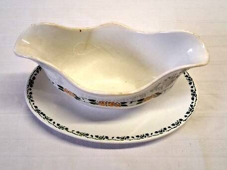 Very pretty gravy boat from Villeroy & Boch in good condition