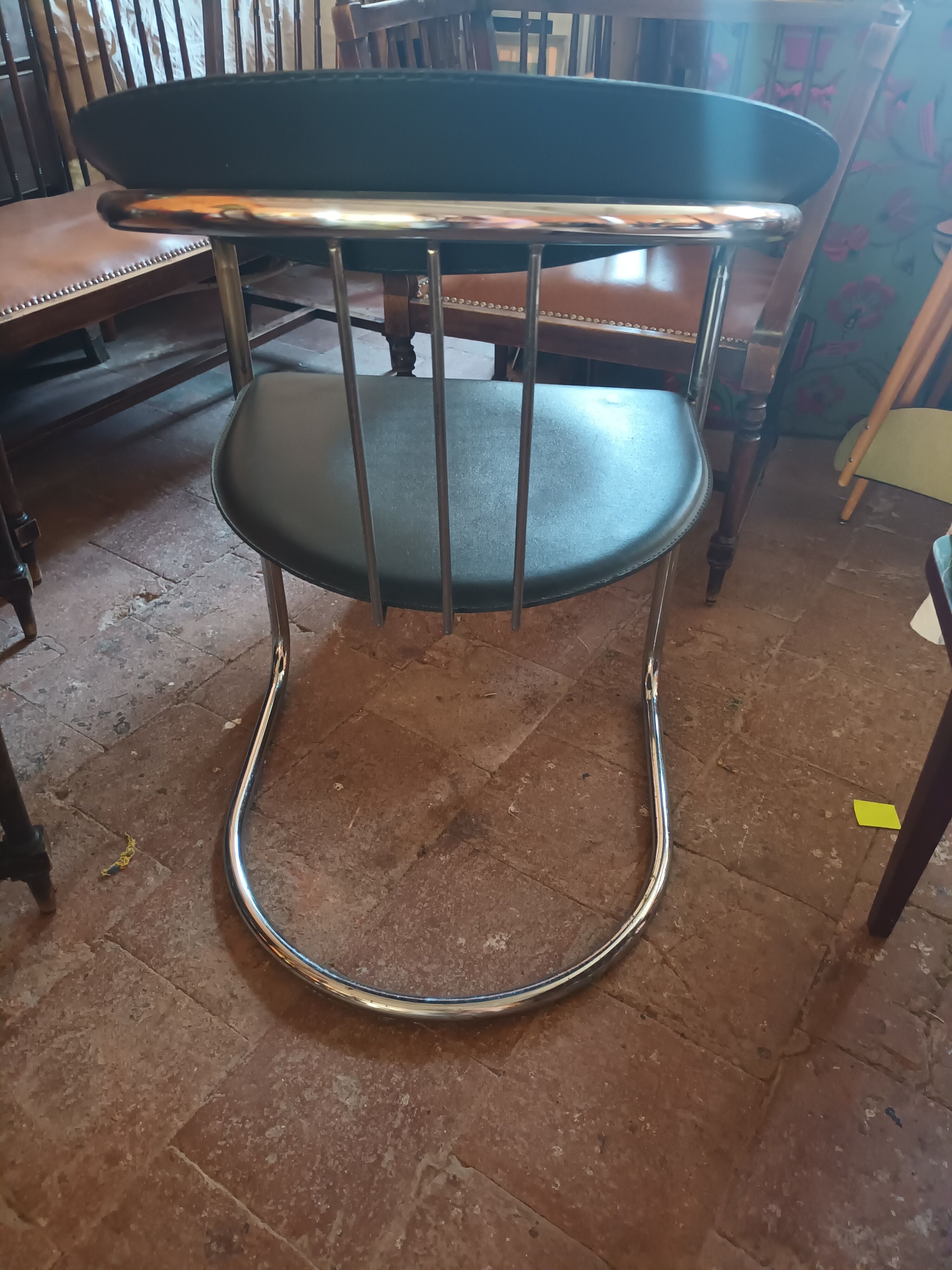 Quatre chaises avec accoudoirs style Arrben