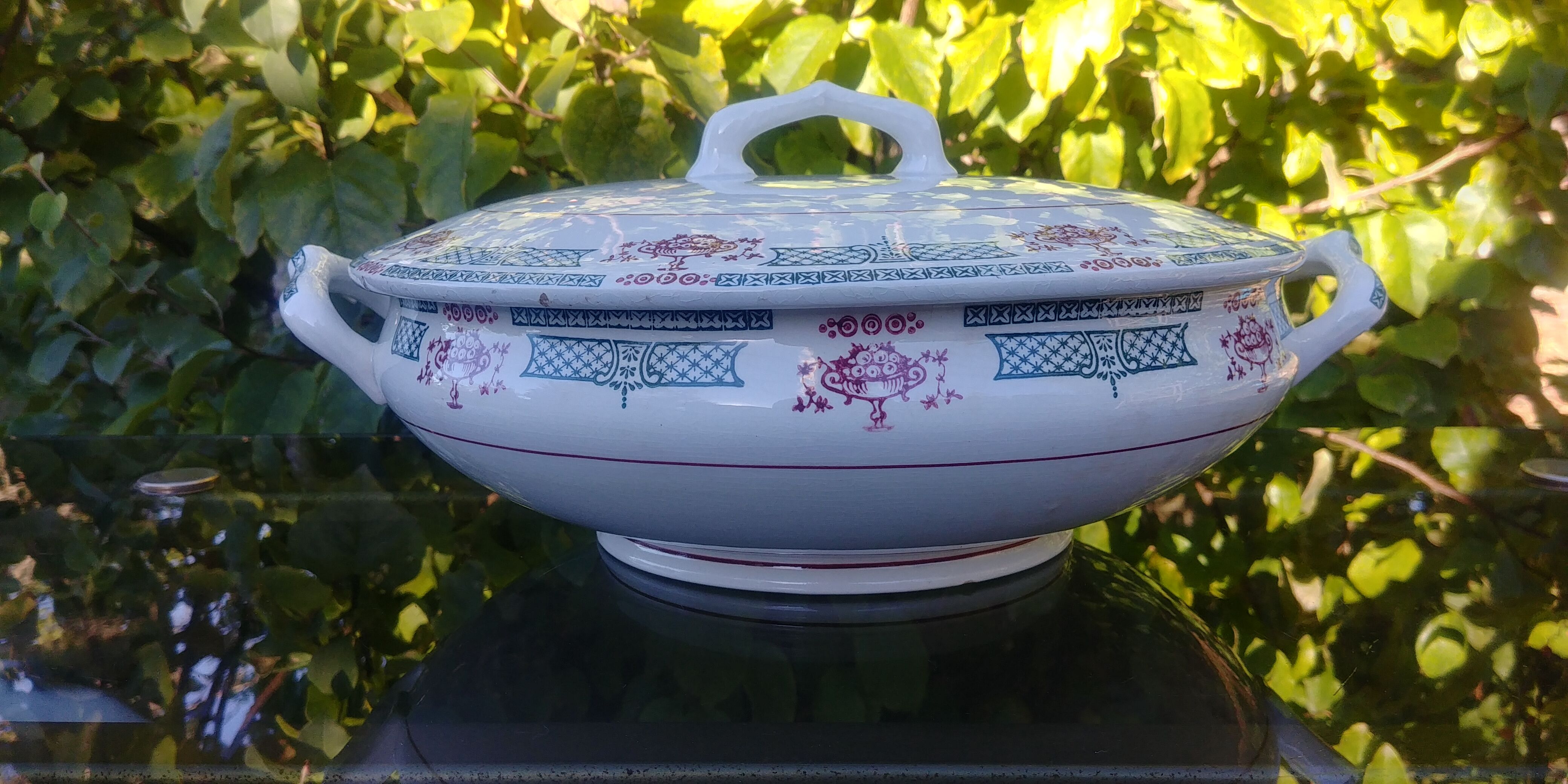 Soup dish of the Saint Amand faienceries of the new ceramic factories in the north