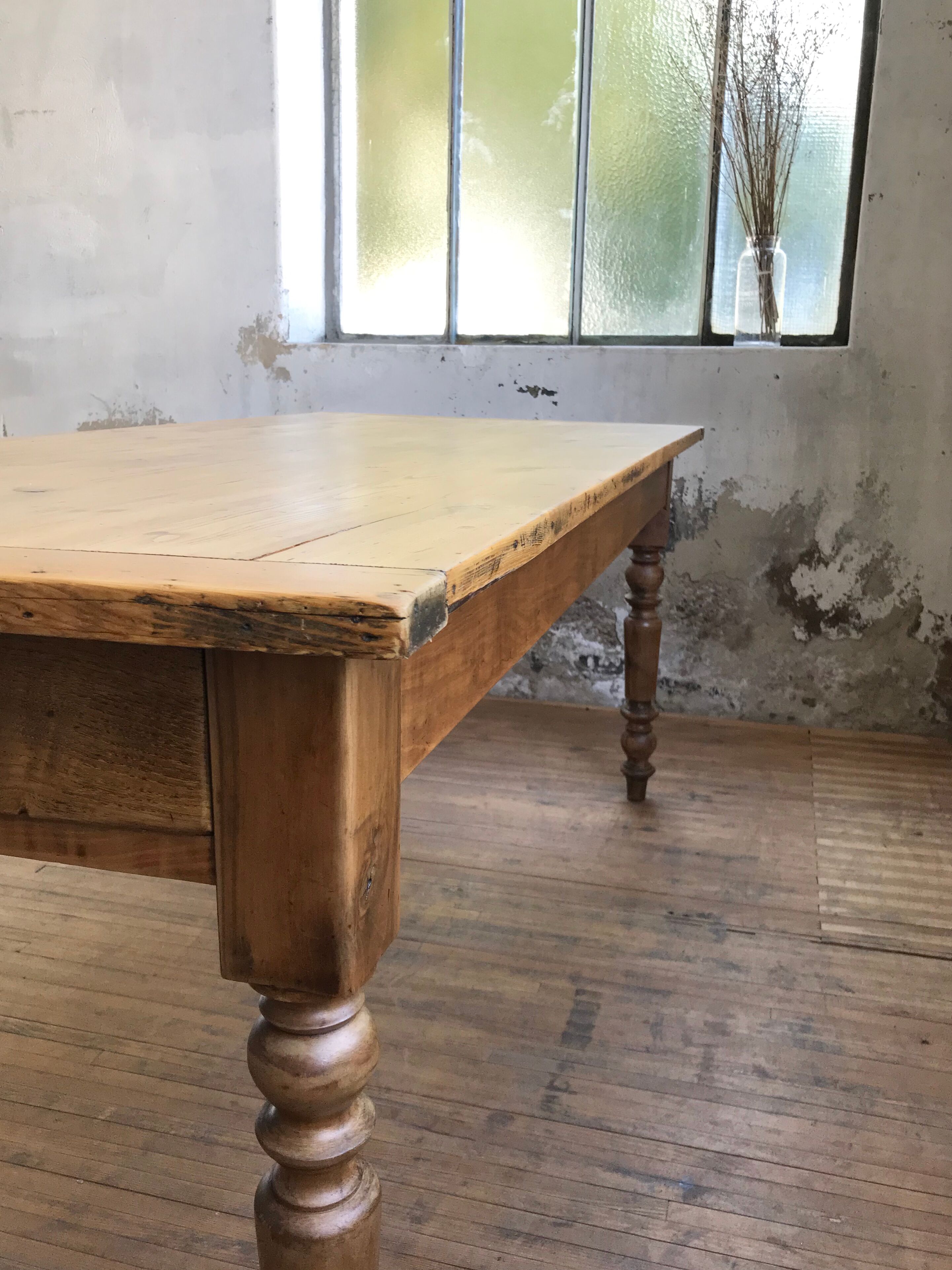 Turned legs farm table