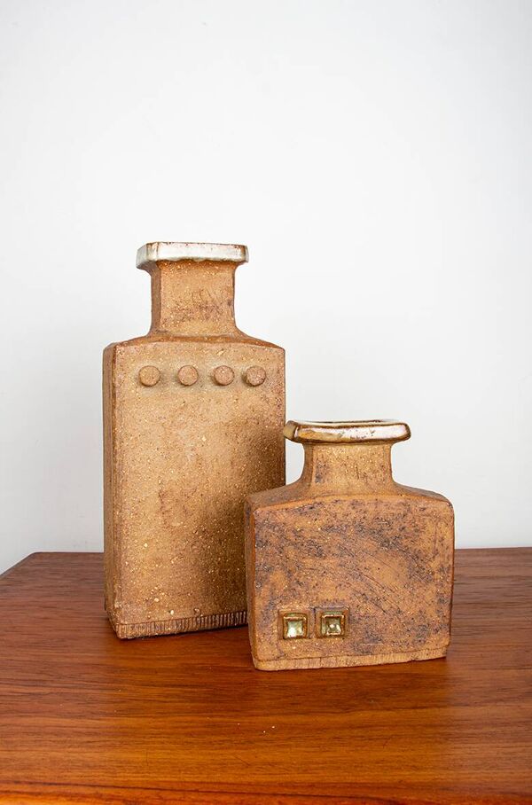 Paire de Vases Suédois, brutalistes, grès, col émaillé, Curt Magnus Addin.