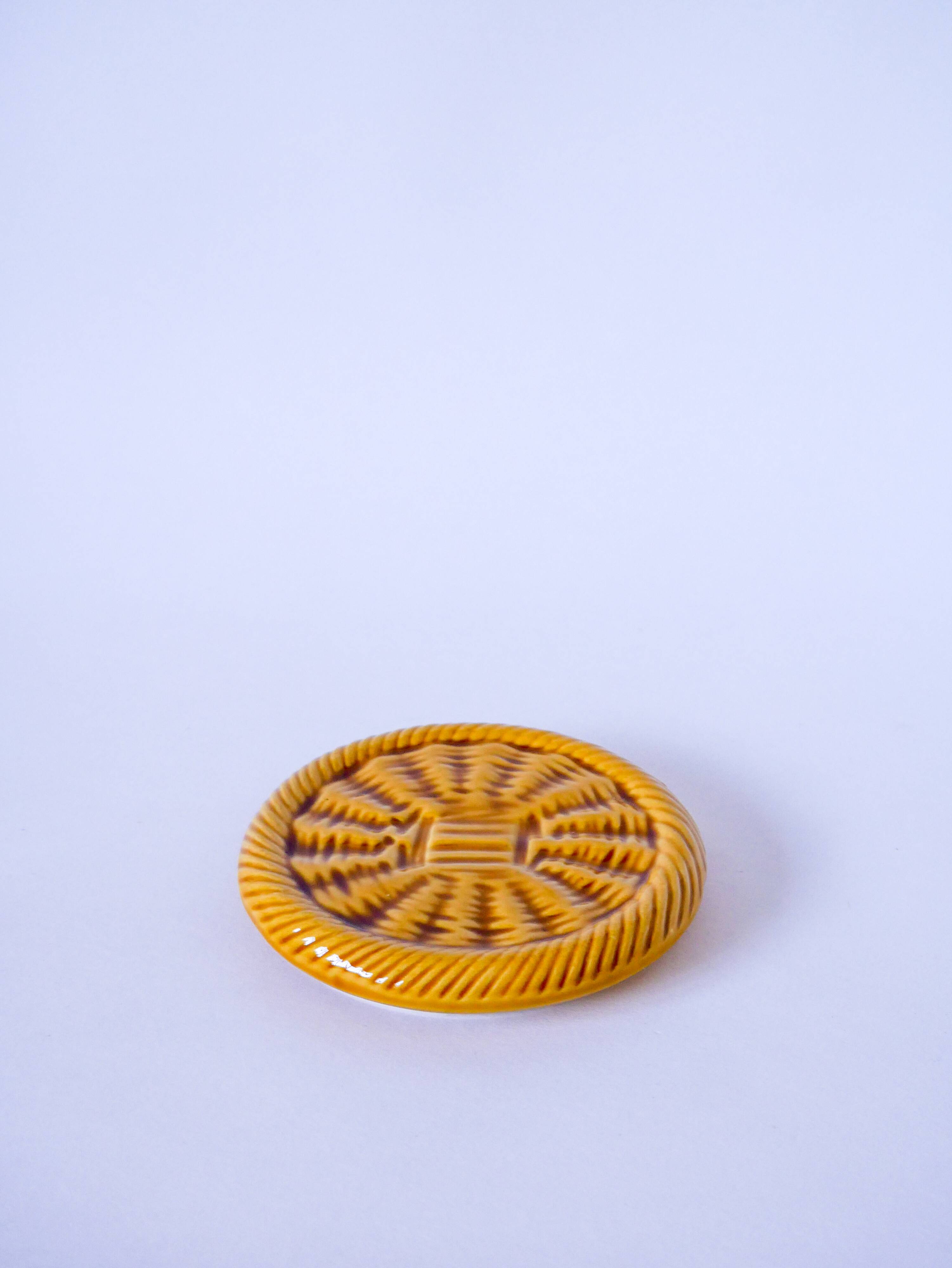 Bottle coaster in yellow braided effect slip 1960