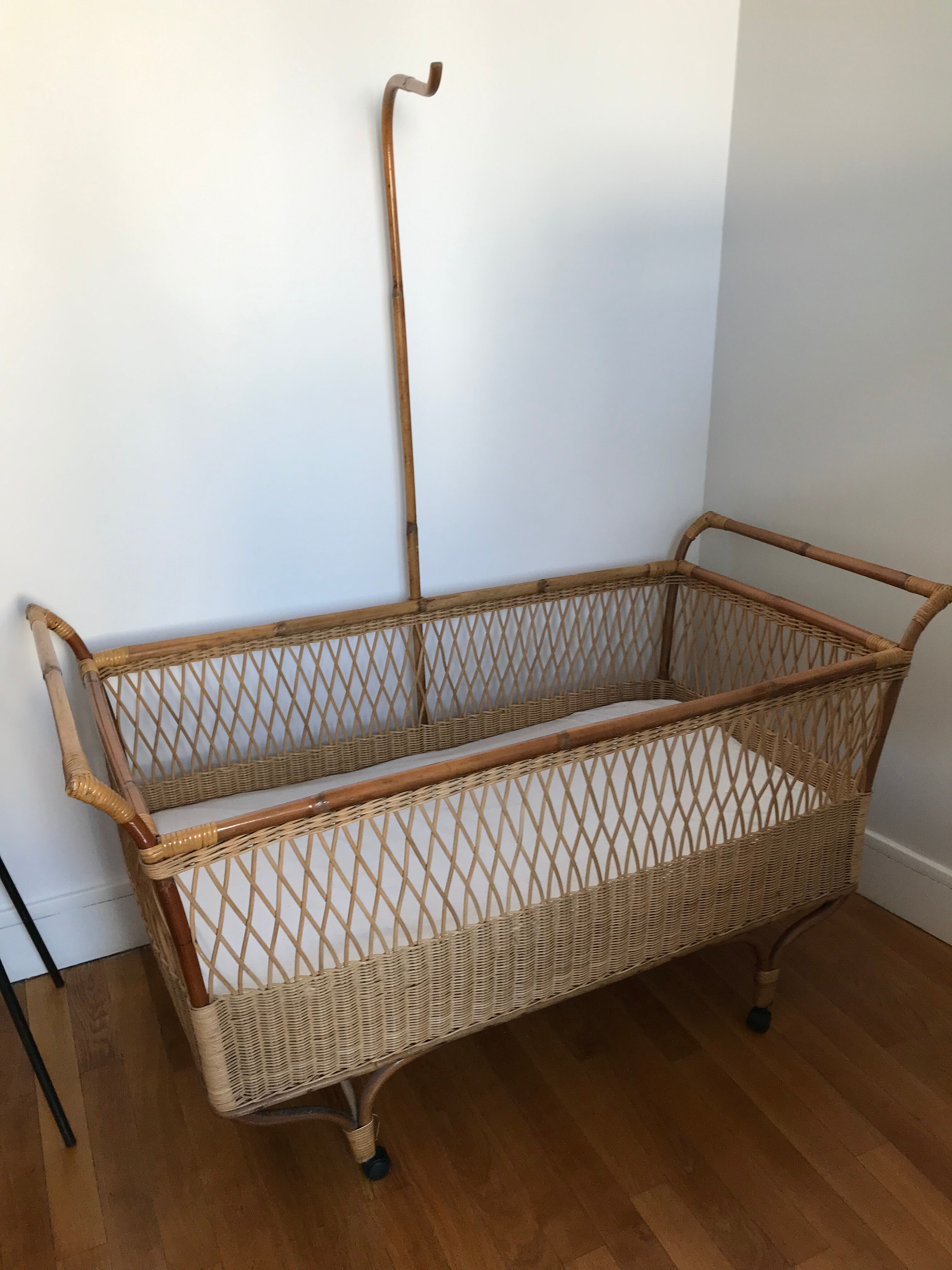 Vintage wicker baby cot Selency
