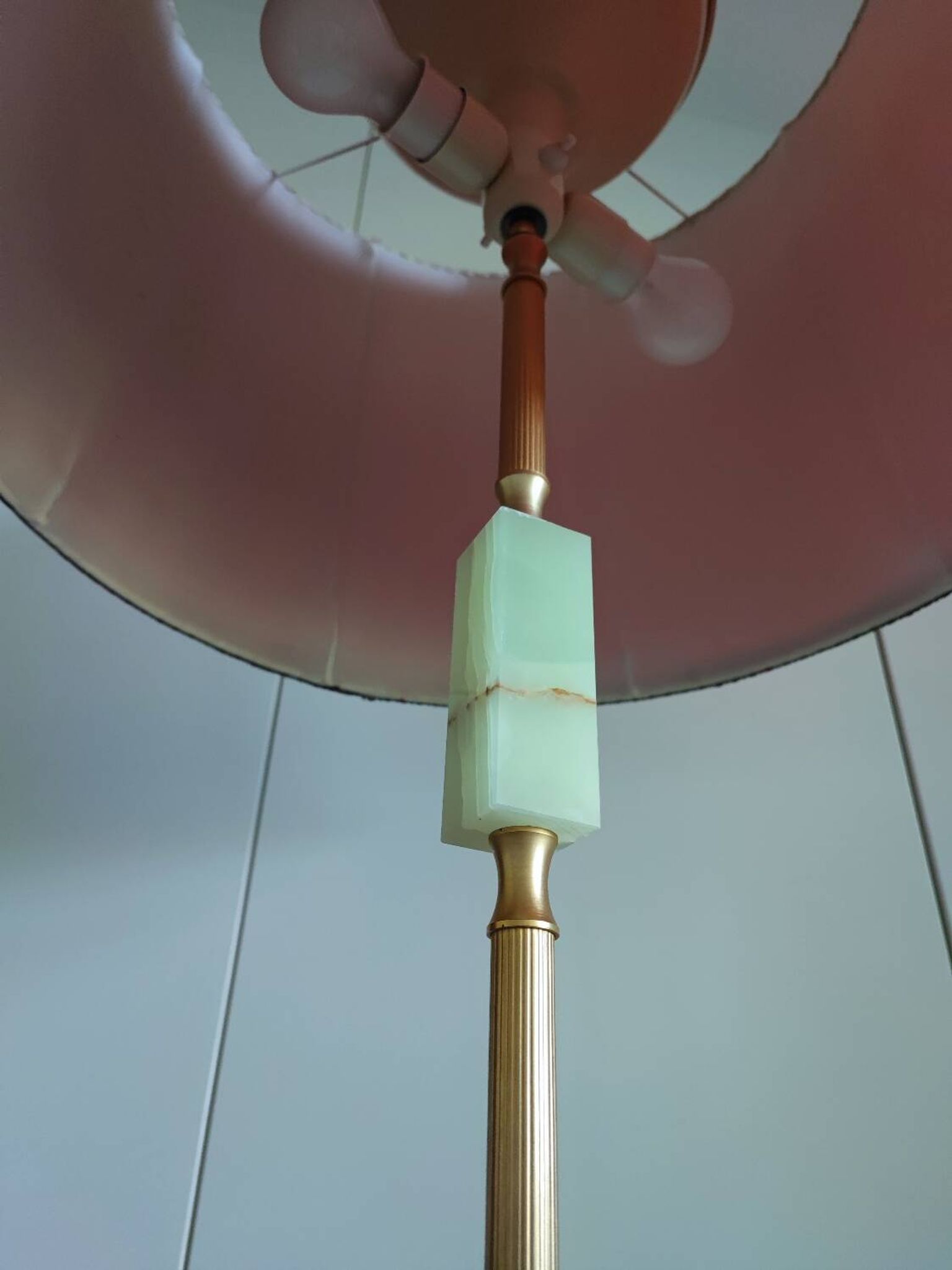 Lampadaire italien onyx et laiton