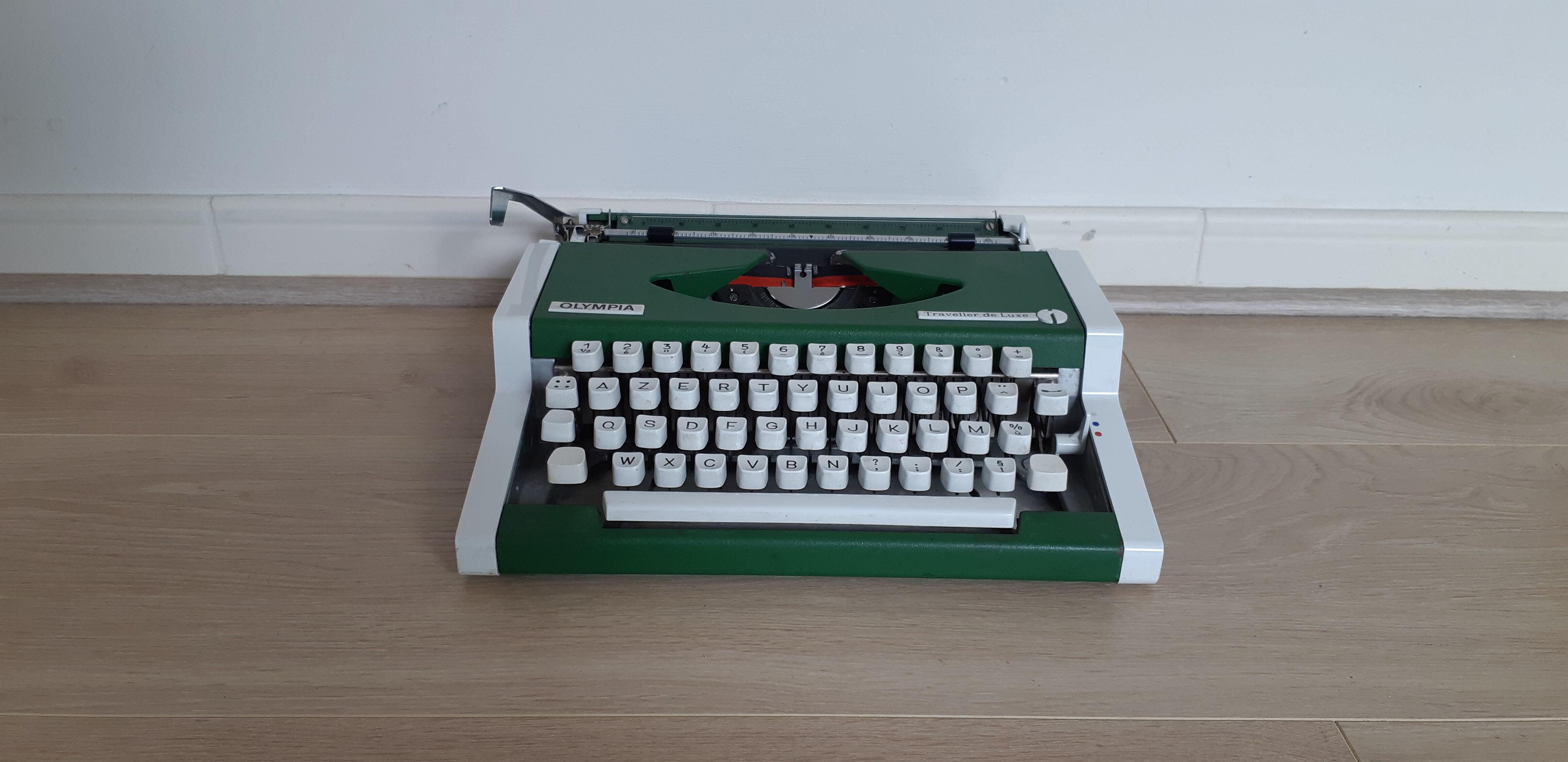 Olympia Traveller Luxury Portable Typewriter, Functional