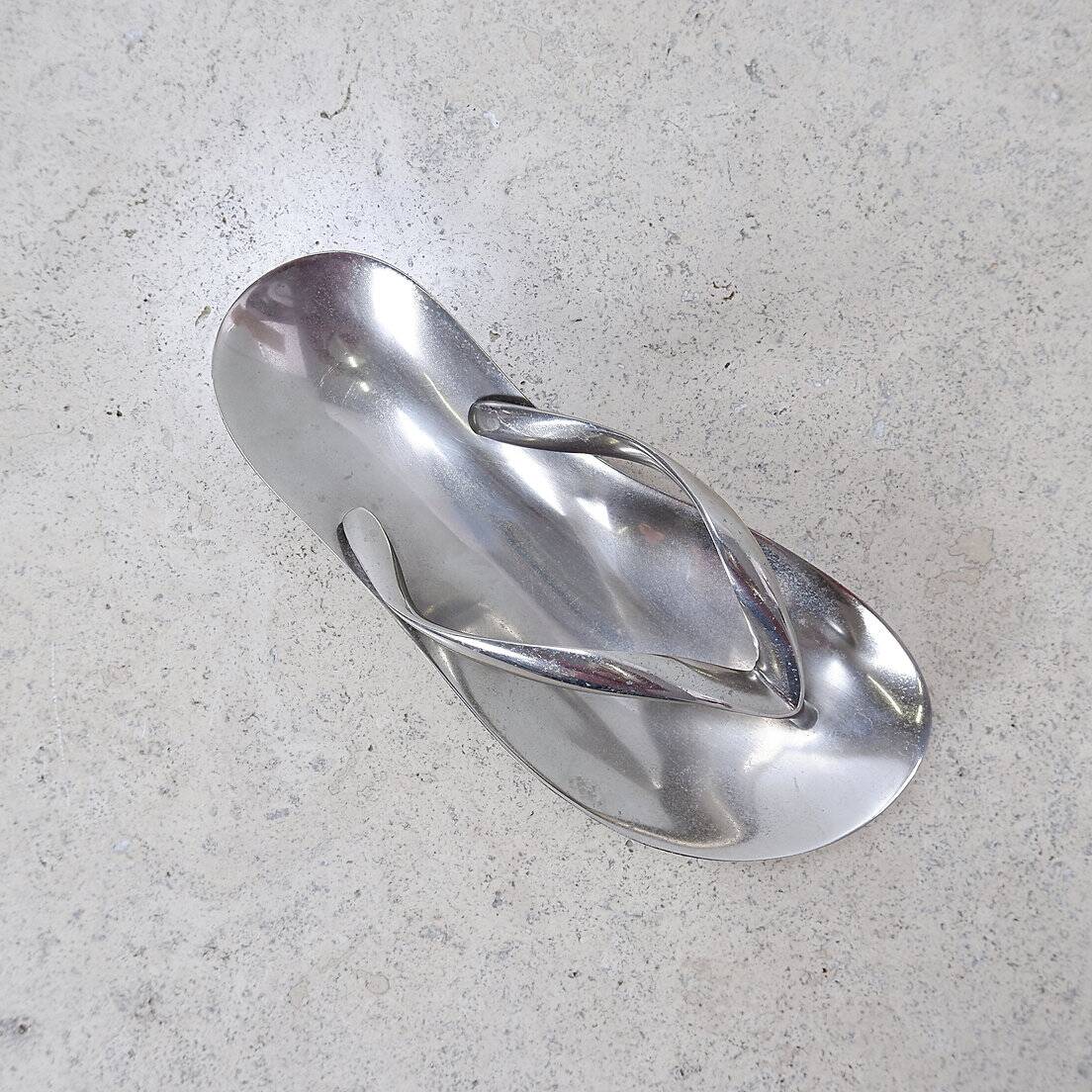 Aluminum pocket emptier flip flop
