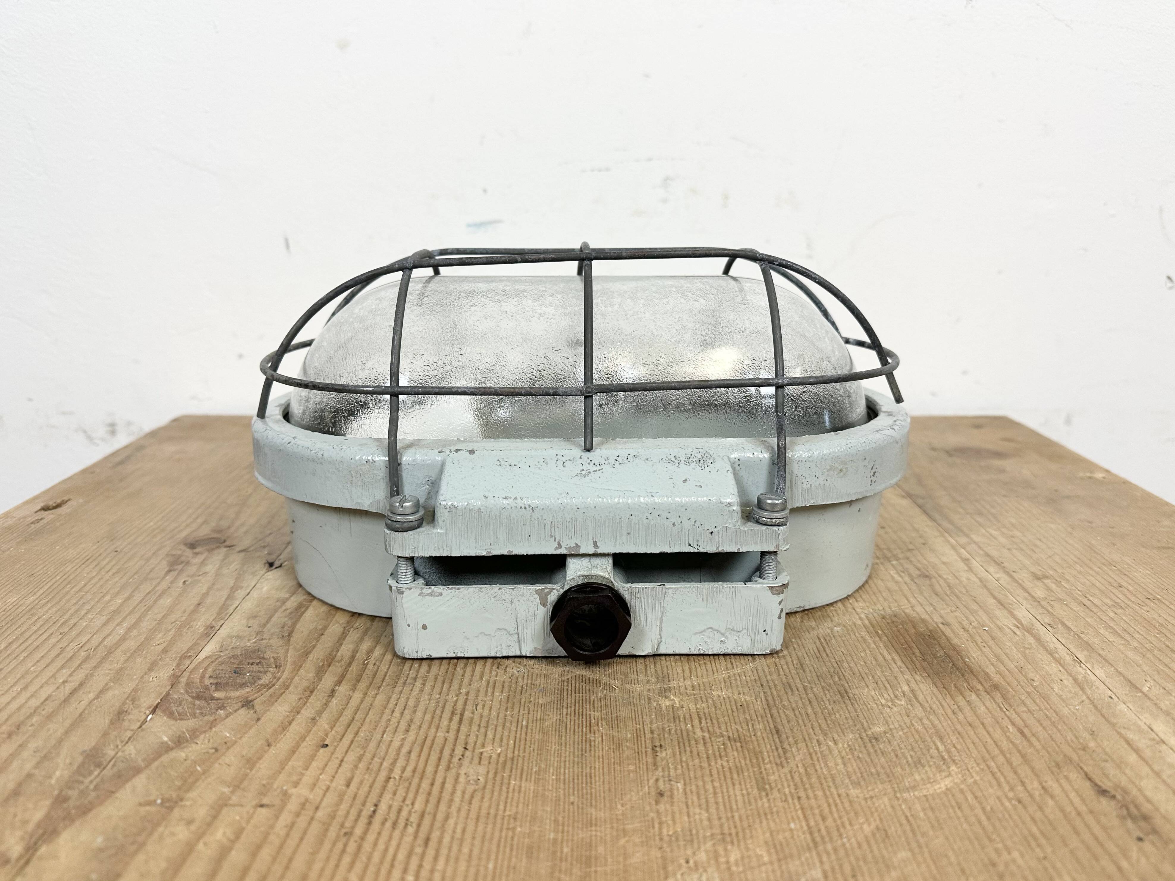 Industrial Cast Aluminium Wall Light with Frosted Glass from Elektrosvit, 1970s