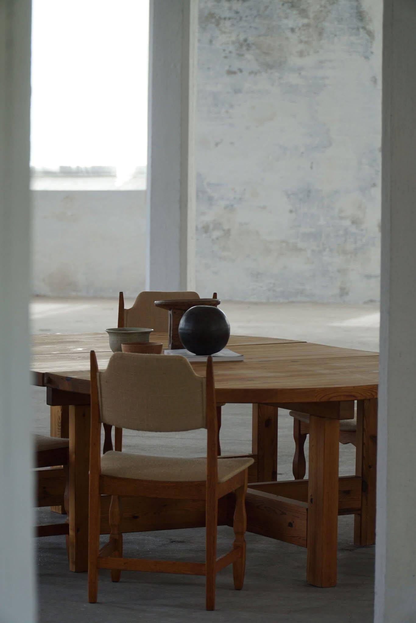Large Danish mid-century modern dining table in pine, Tage Poulsen, 1970s.
