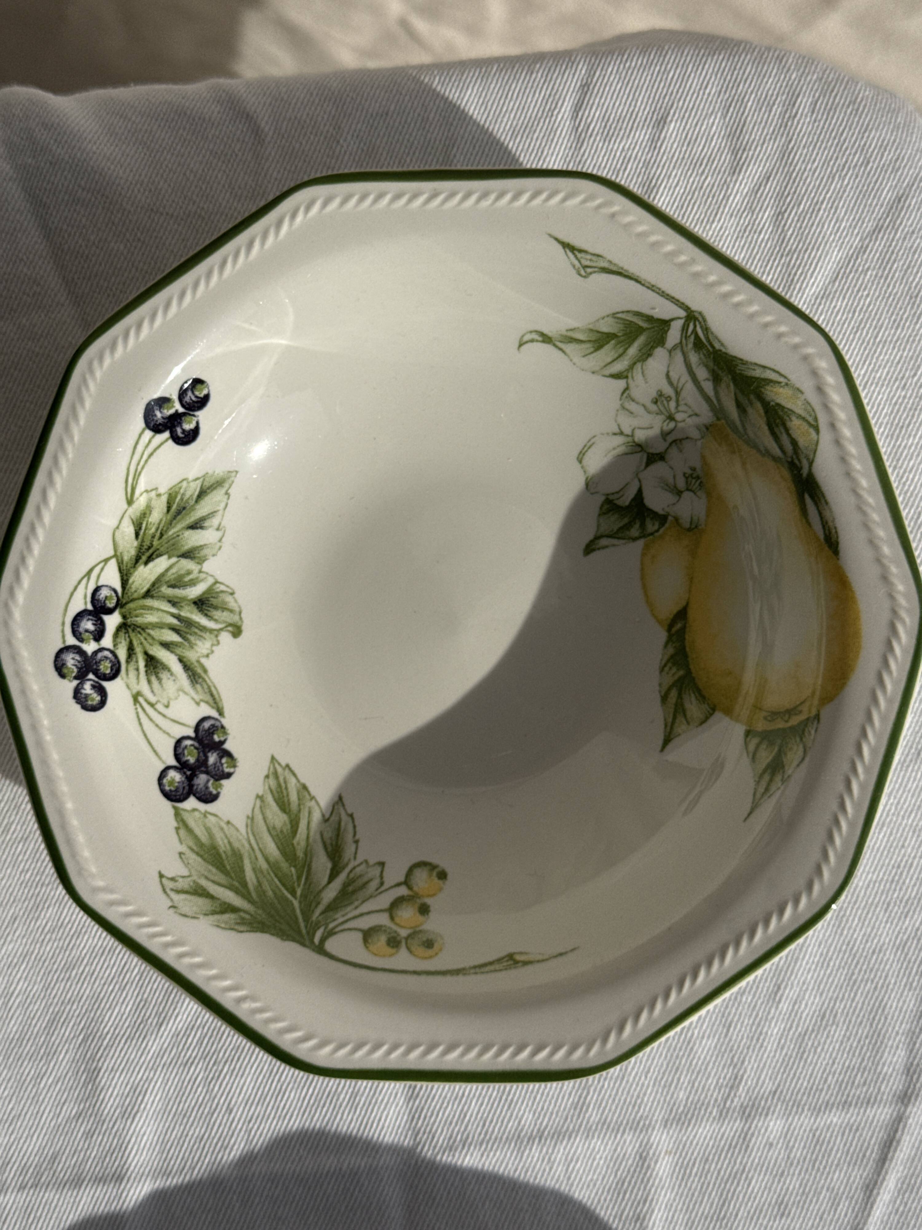 Set of 11 fruit-patterned bowls The Chartwell Collection England D17