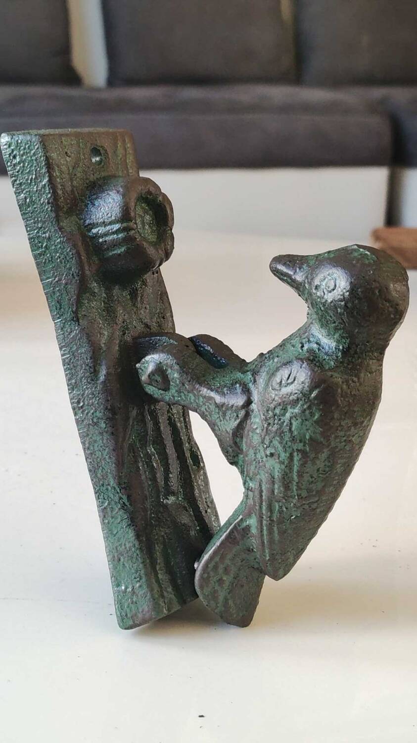 Door knocker/hammer in Green Pic shape, in cracked effect cast iron with green patina
