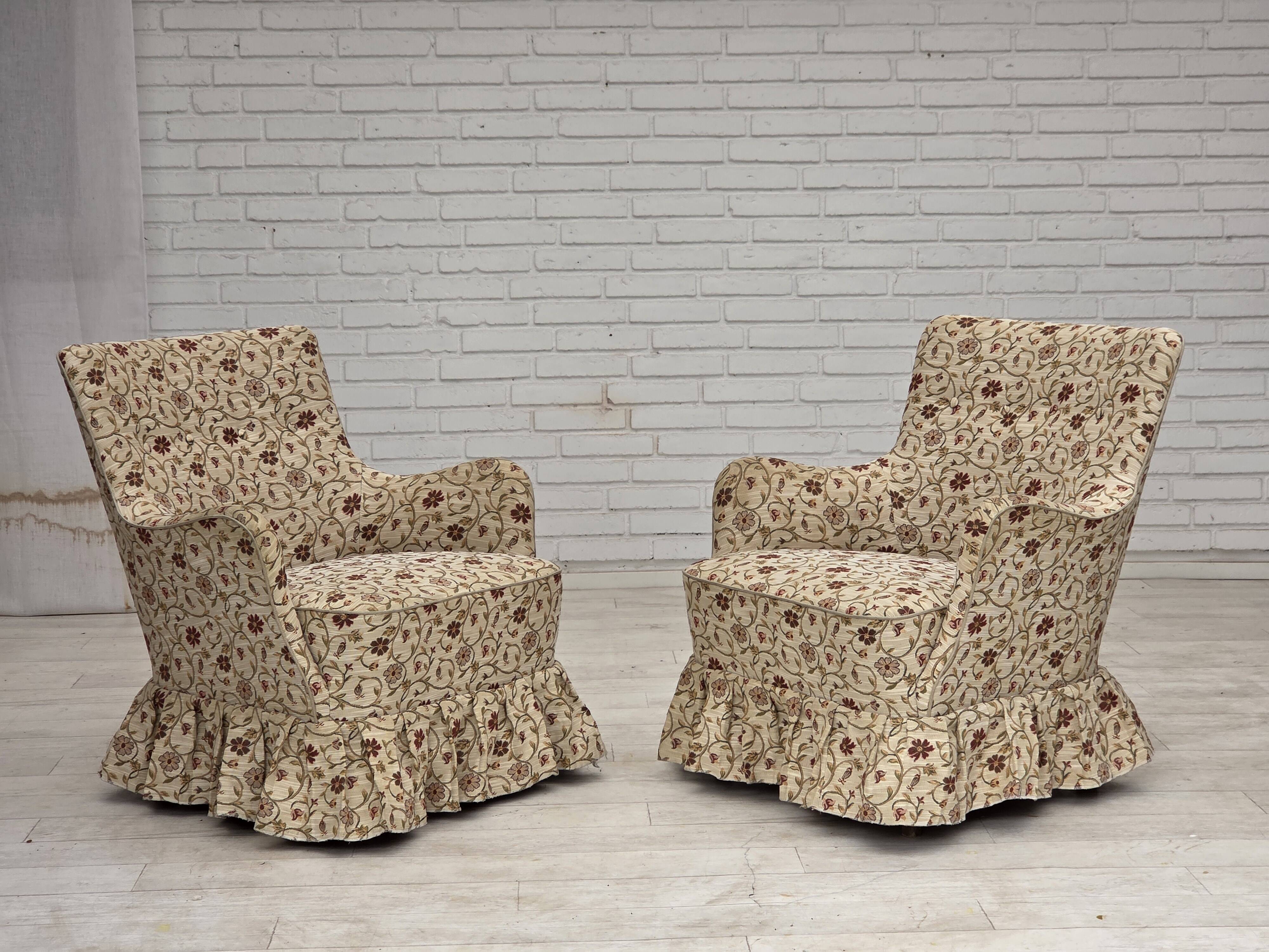 Fauteuil danois des années 1970, tissu jacquard, pieds en bois d'orme.