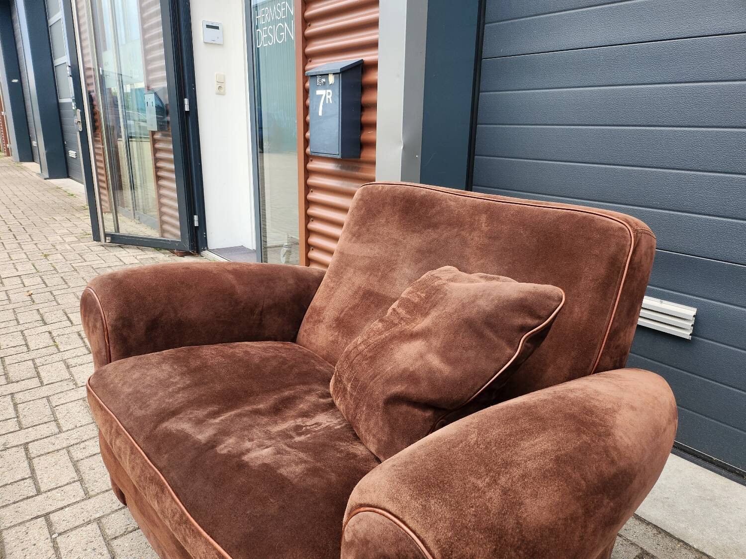 Baxter - Mickey Extra Armchair in Suède
