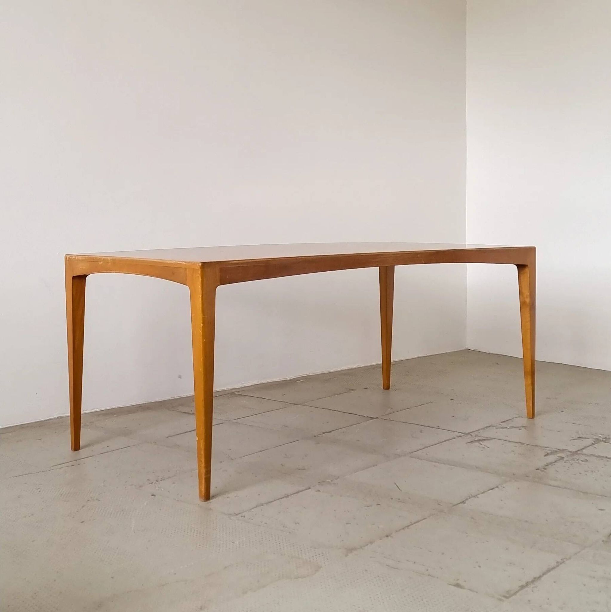 Table basse minimaliste mid-century
