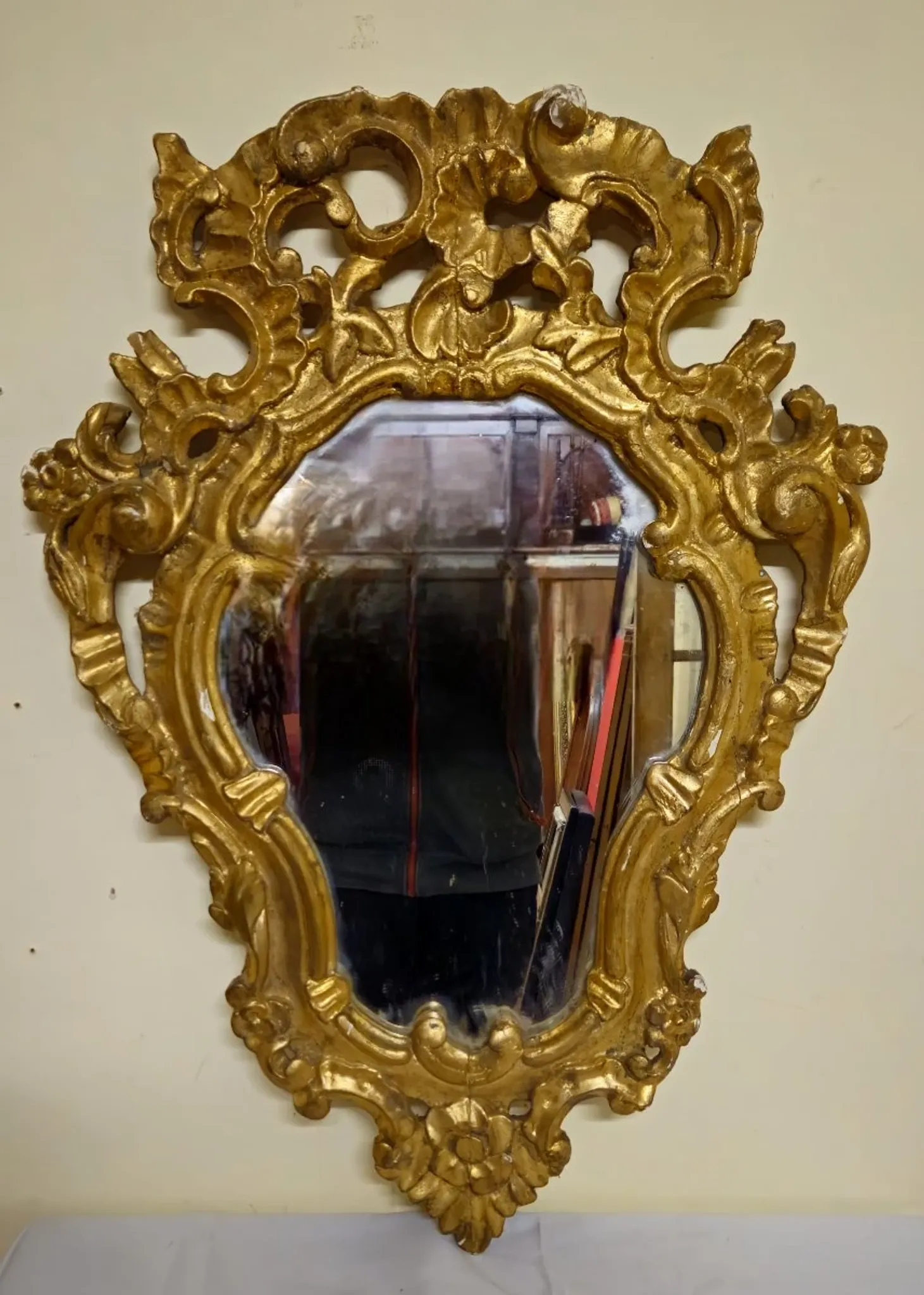 Antique mirror in carved and gilded wood – Rococo / Louis XV style