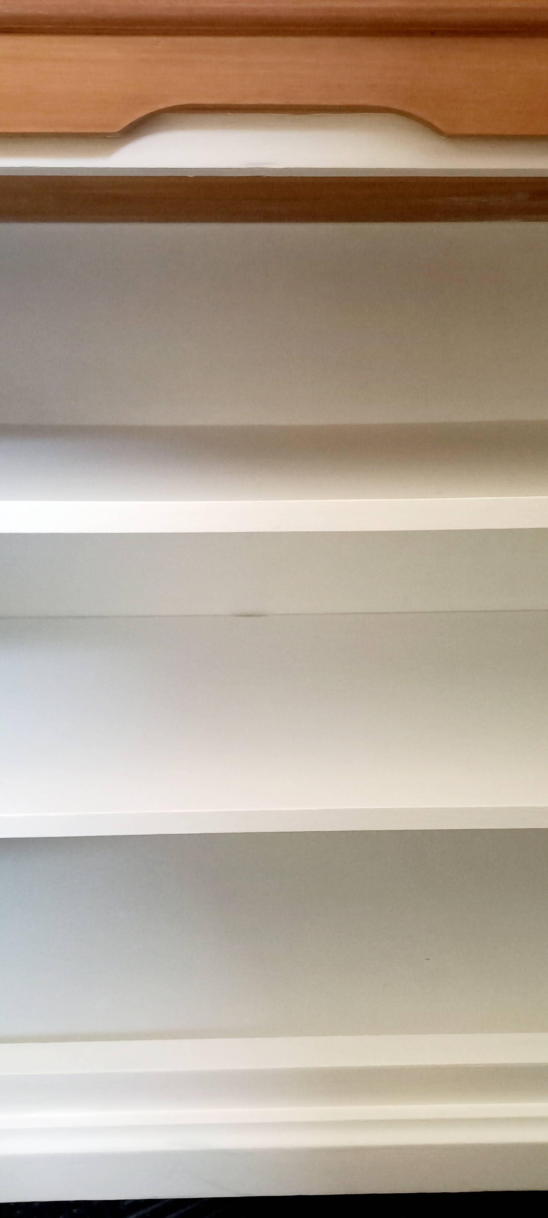 White and wood Bibus