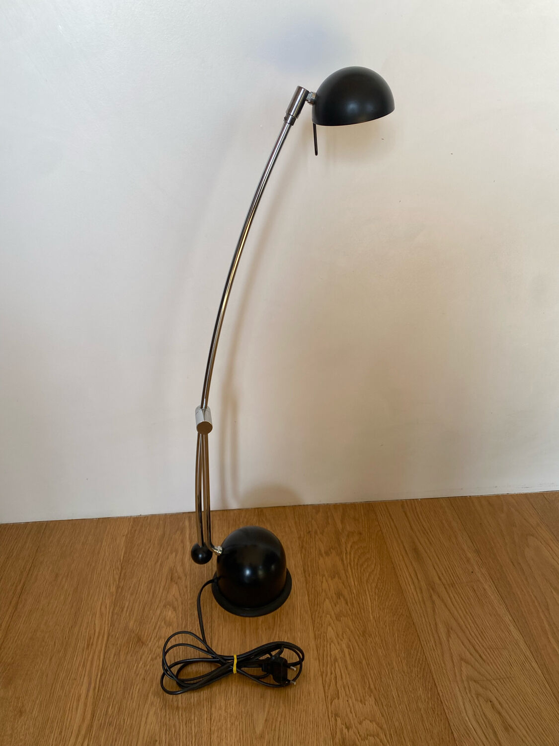 Desk lamp with black and chrome balance Massive vintage 80s
