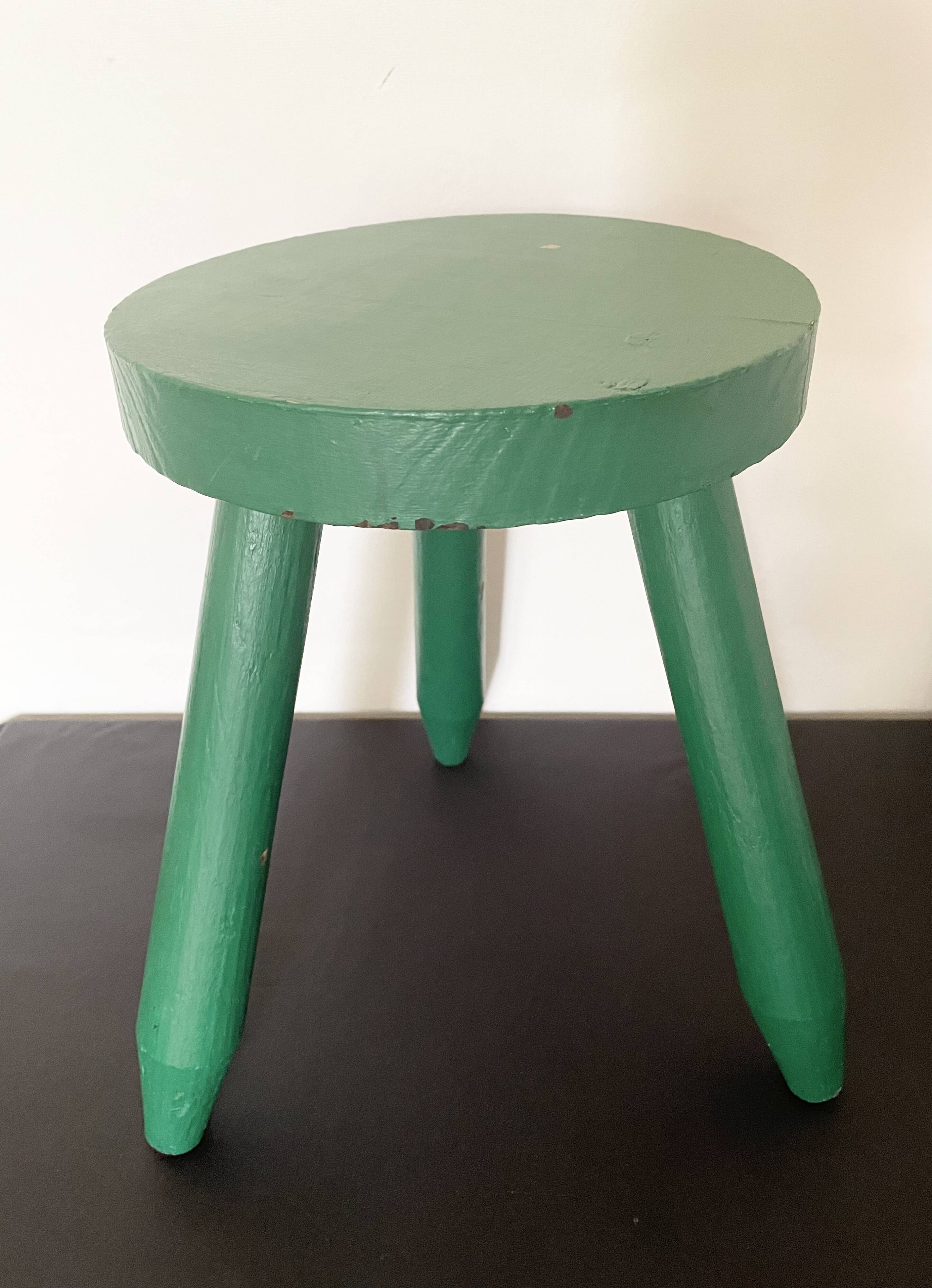 Tabouret trépied peint