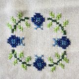 Embroidered tablecloth and 12 vintage napkins