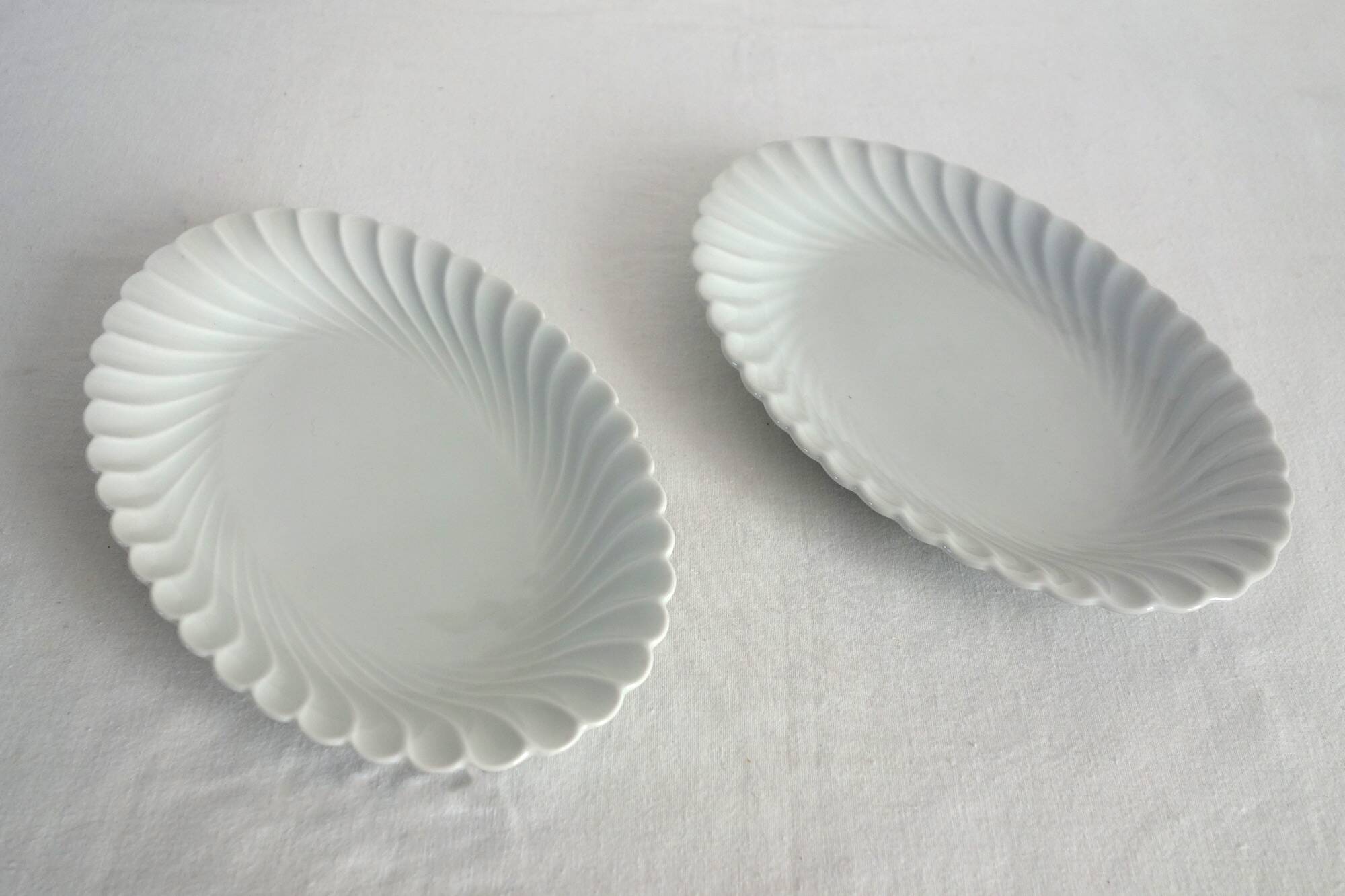 Set of 2 Haviland twisted white porcelain dishes Limoges