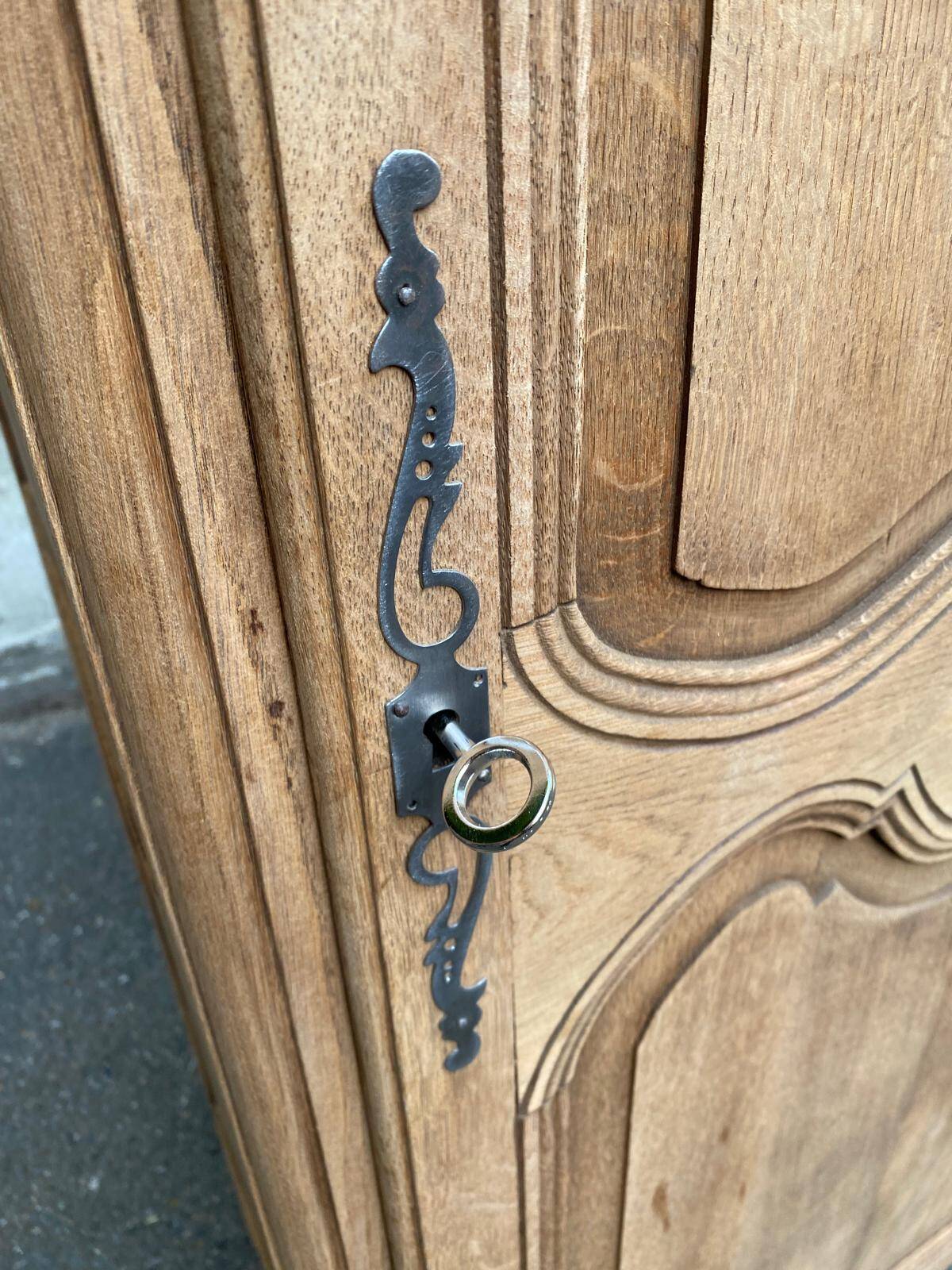 Louis XV boarding school wardrobe renovated in solid raw oak bonnetière
