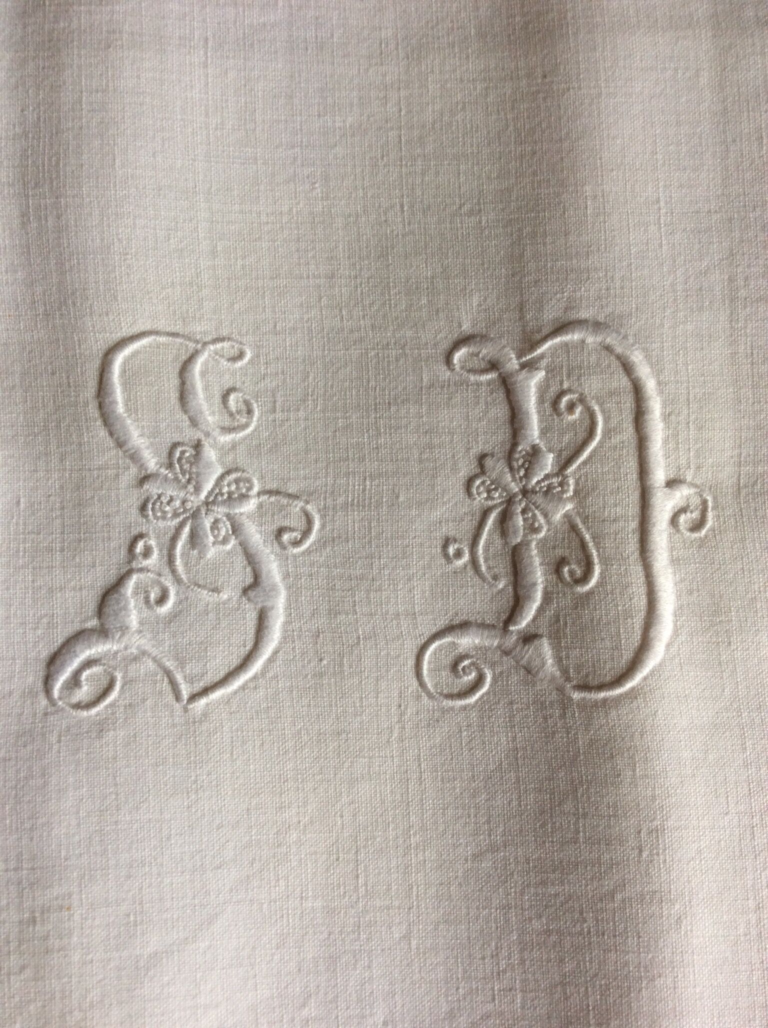 Set of 4 SD monogrammed embroidered napkins