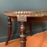 Table basse ronde  en bois gravé, tourné, fin XIXème