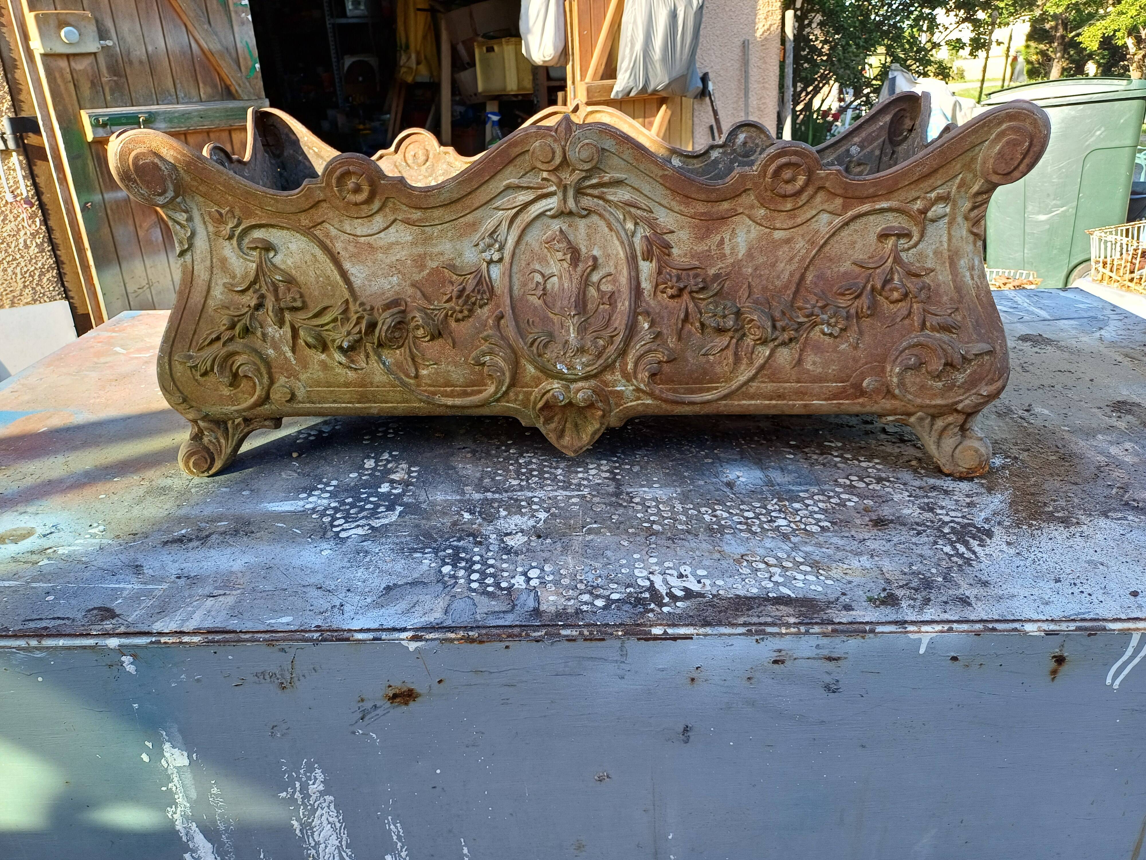 Large 1900 Cast Iron Planter in Rocaille Style: Charleville - Mézières