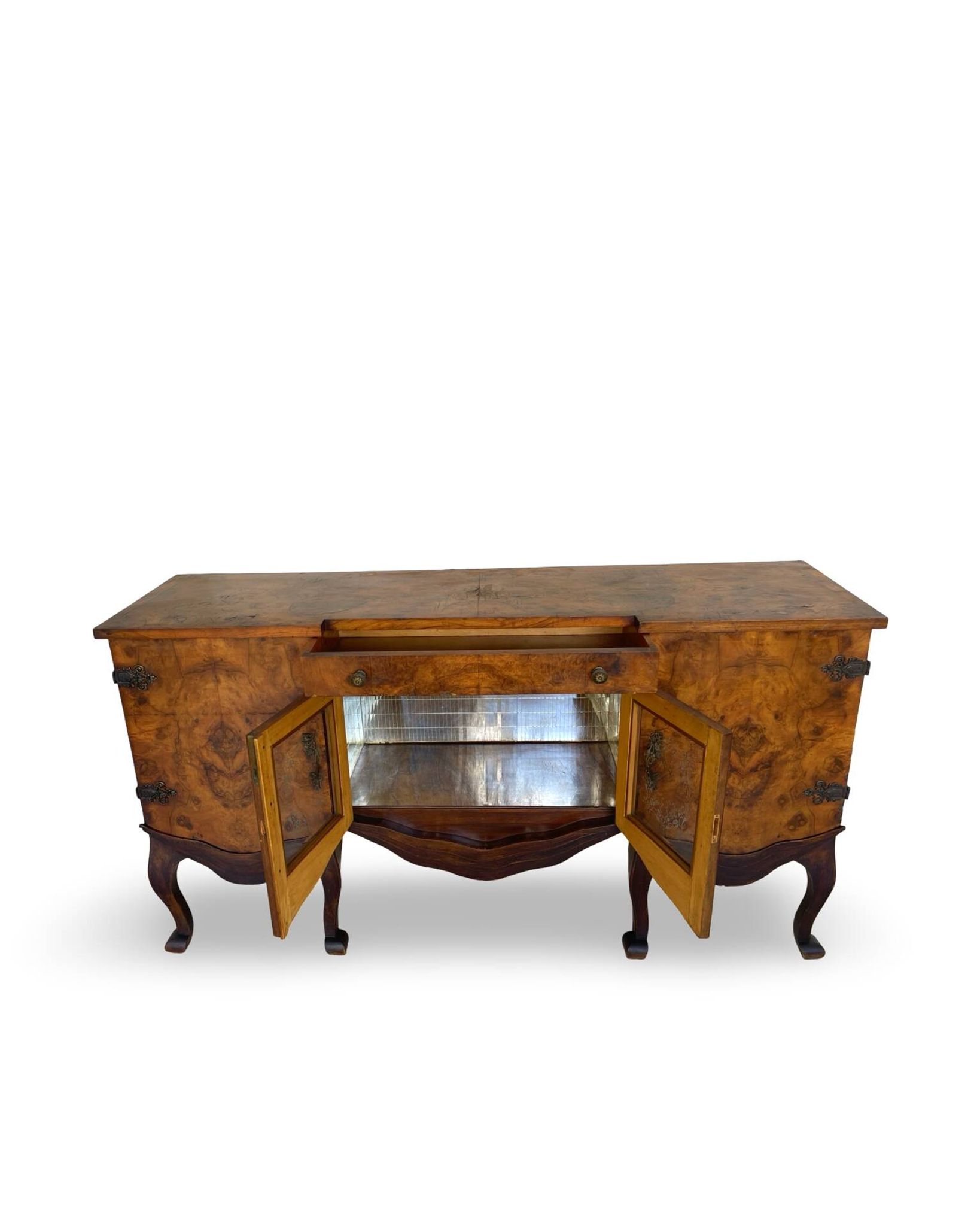 Buffet en noyer burr italien, années 1930.