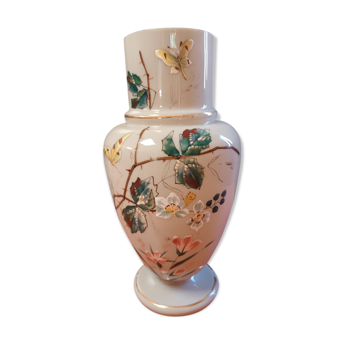 Vase opaline émaillée  papillon