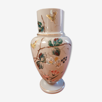 Vase opaline émaillée  papillon