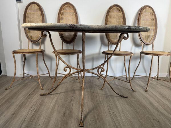 Ensemble table + 4 chaises fer forgé patiné, plateau granit Kashmir, cannag