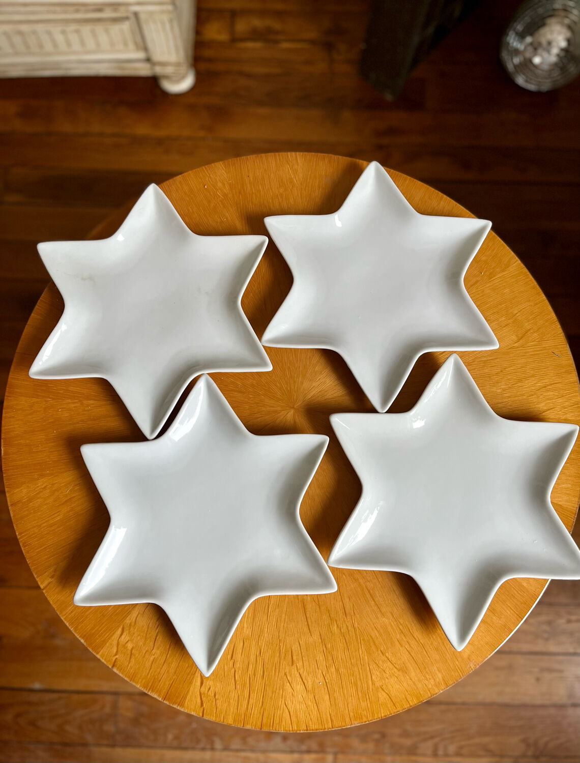 Set of 4 star-white earthenware plates