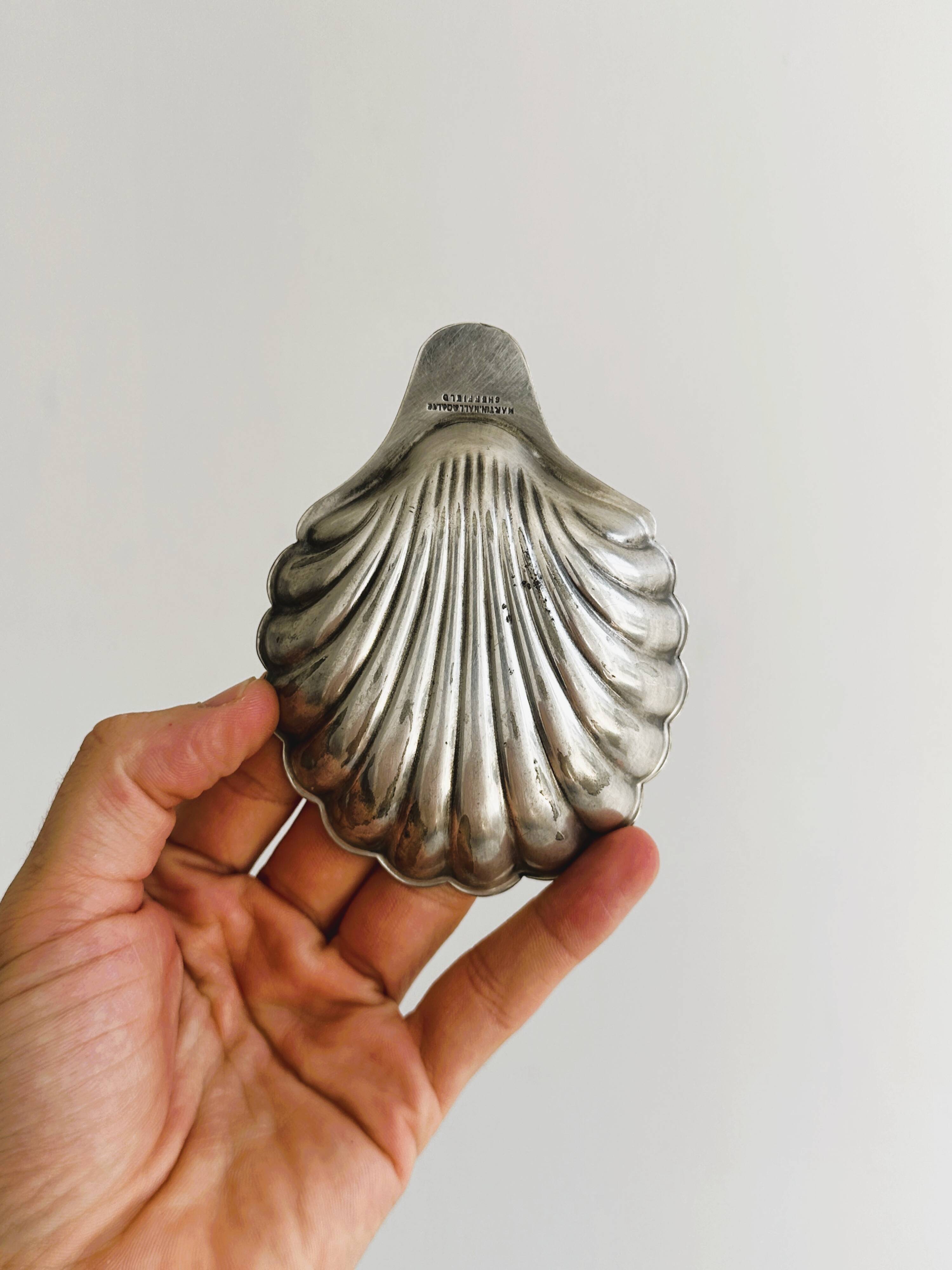 Small metal pocket emptier