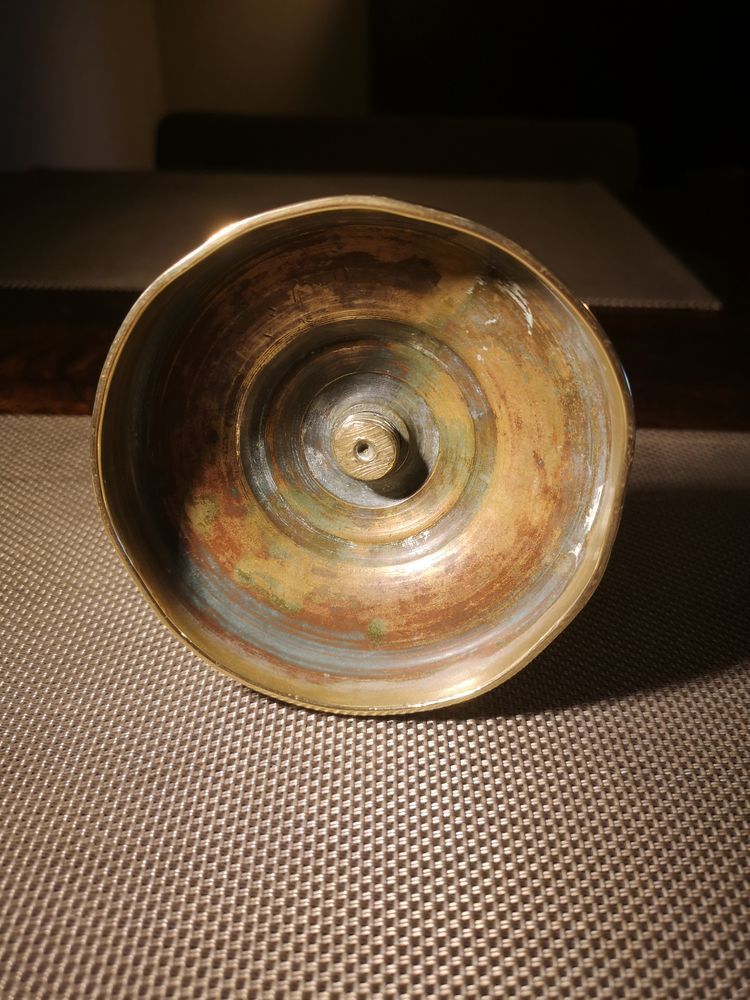 Finely chiseled bronze candle holder - End of 19th century