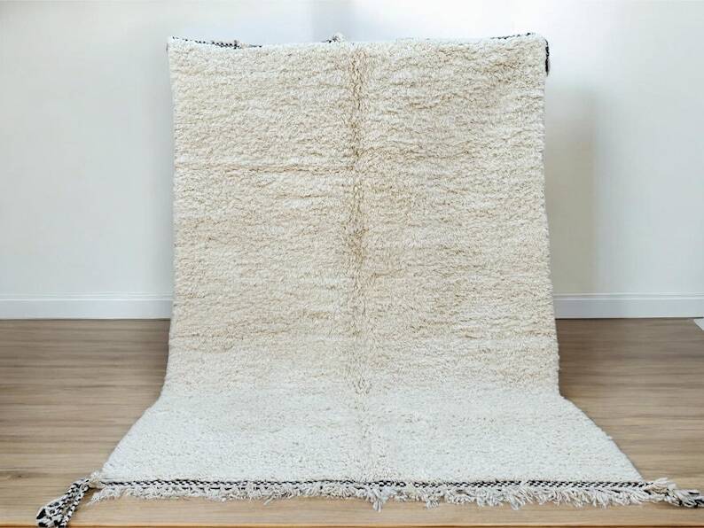 Simple white rug 250cmx150cm