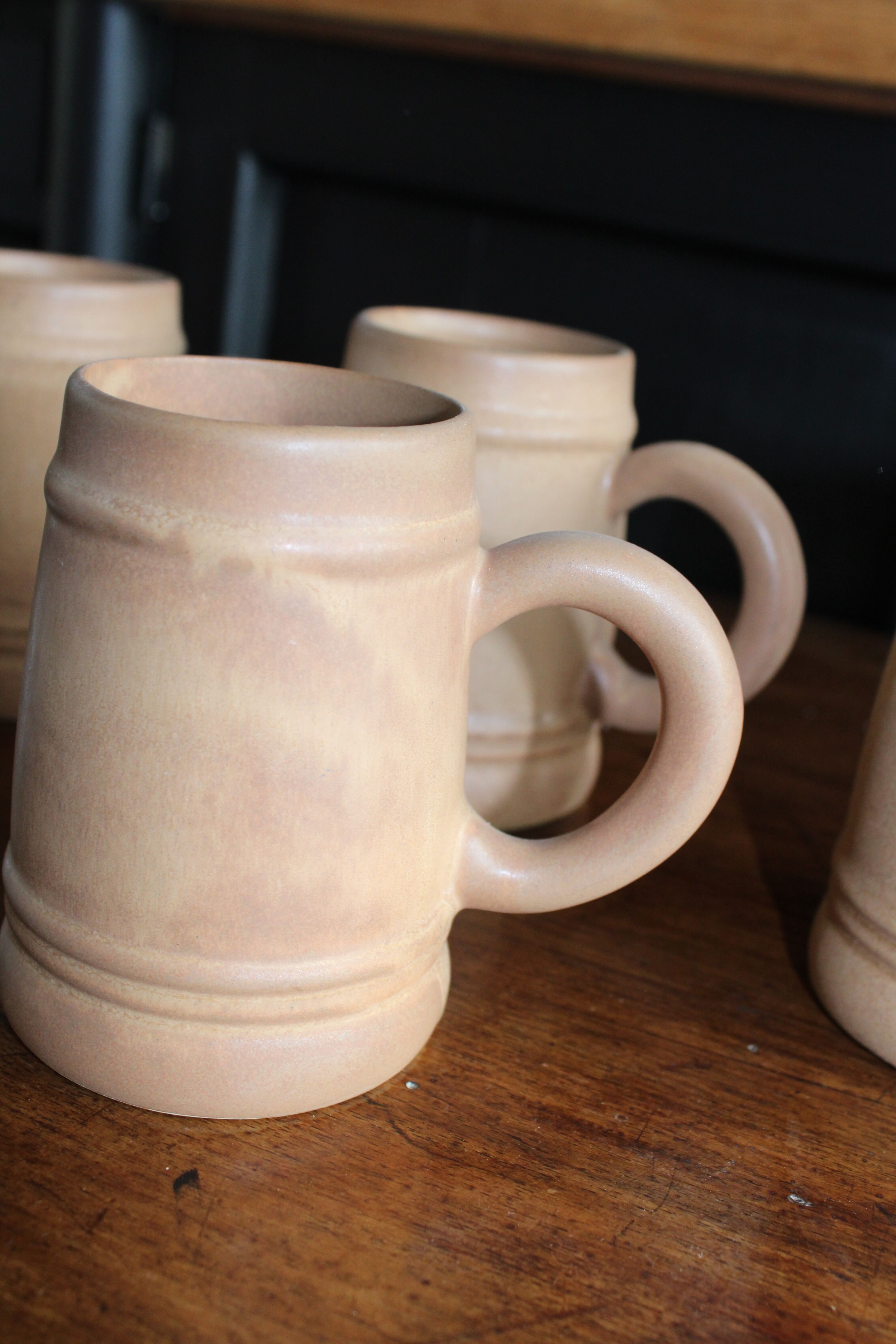 4 mugs stoneware