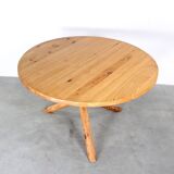Pine round tripod dining table