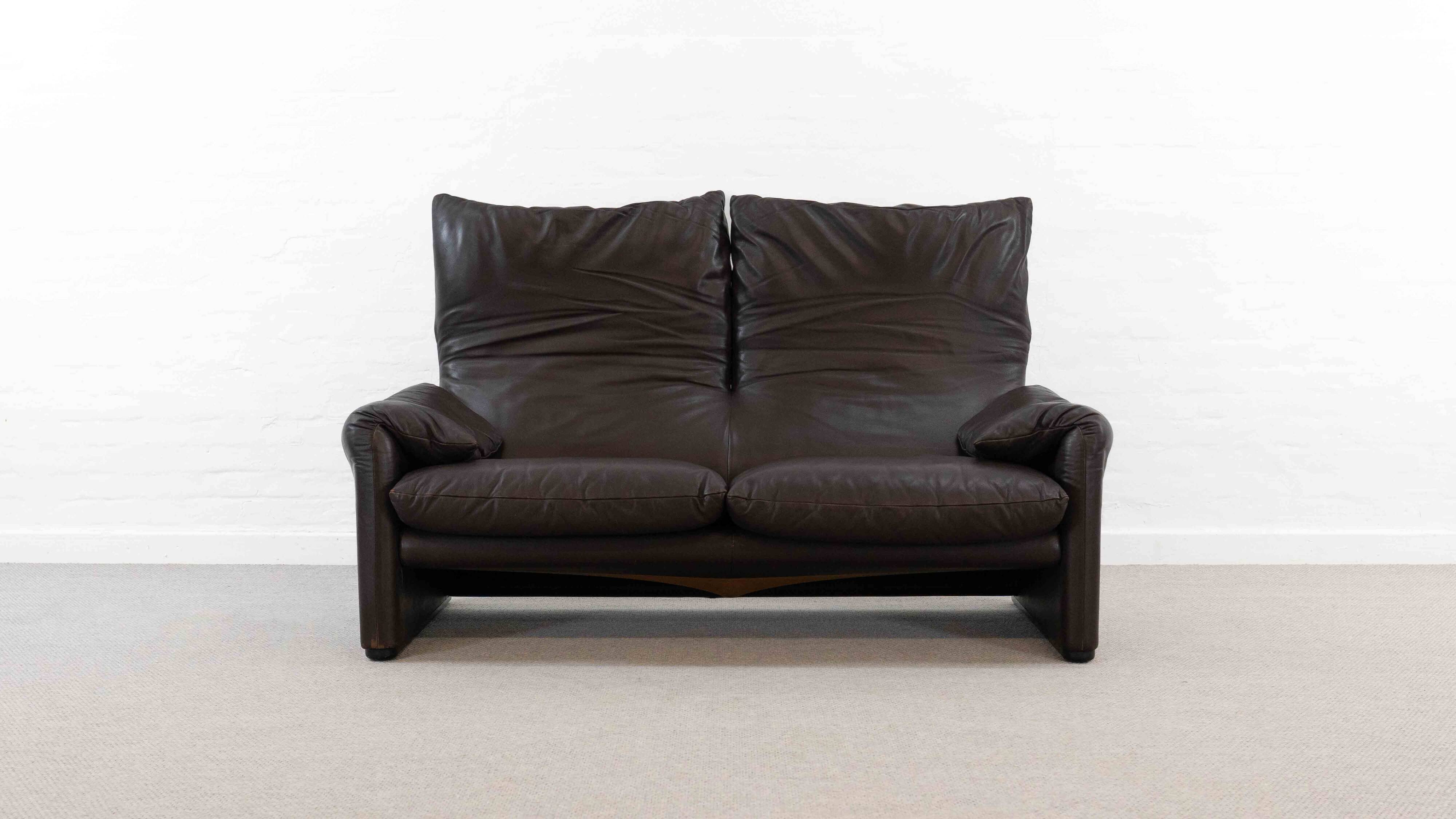 Brown leather 2-seater sofa Cassina Maralunga by Vico Magistretti