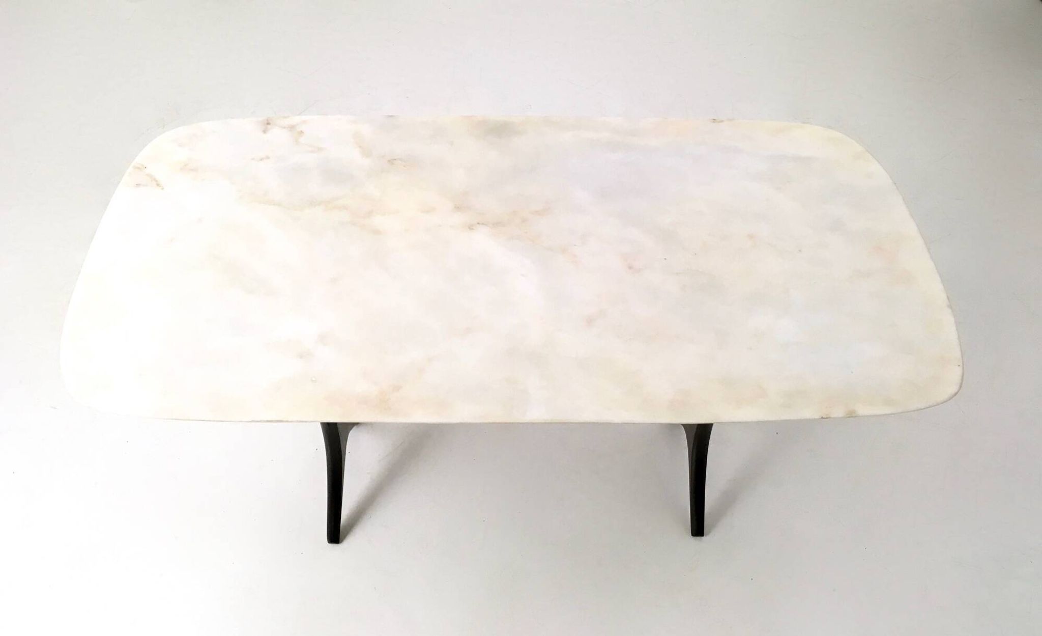 Table basse attribuée à Guglielmo Ulrich avec plateau en marbre de Carrare