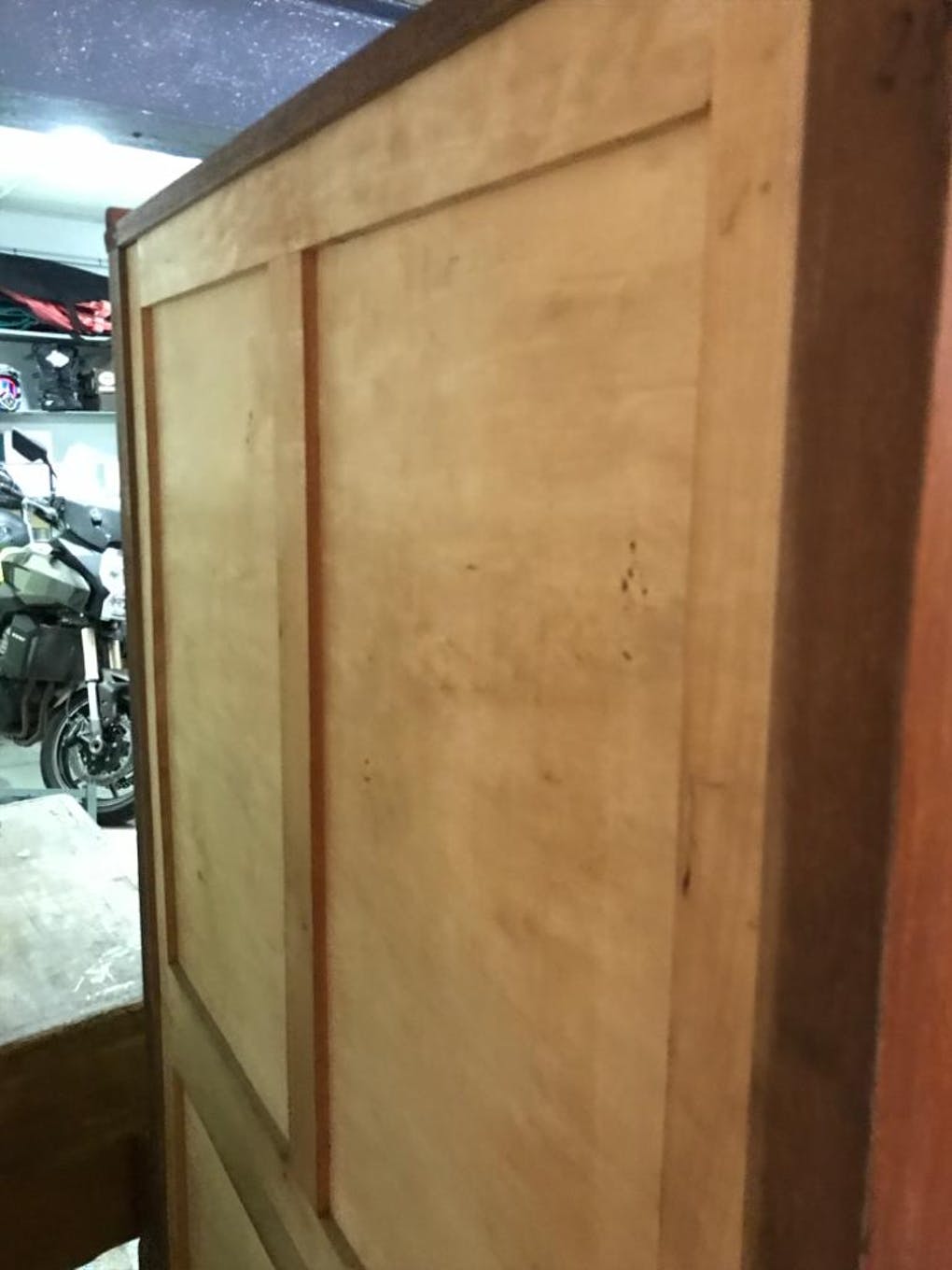 Sliding-door cabinet