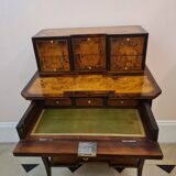 Bureau à gradin en marqueterie, aux fables de La Fontaine,  XIXème