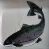 Plat en faience a decor de poisson
