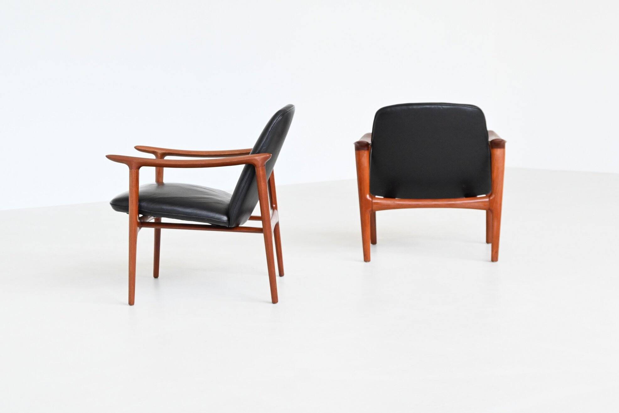 Paire de fauteuils scandinaves en teck et cuir Westnofa Norvège 1960
