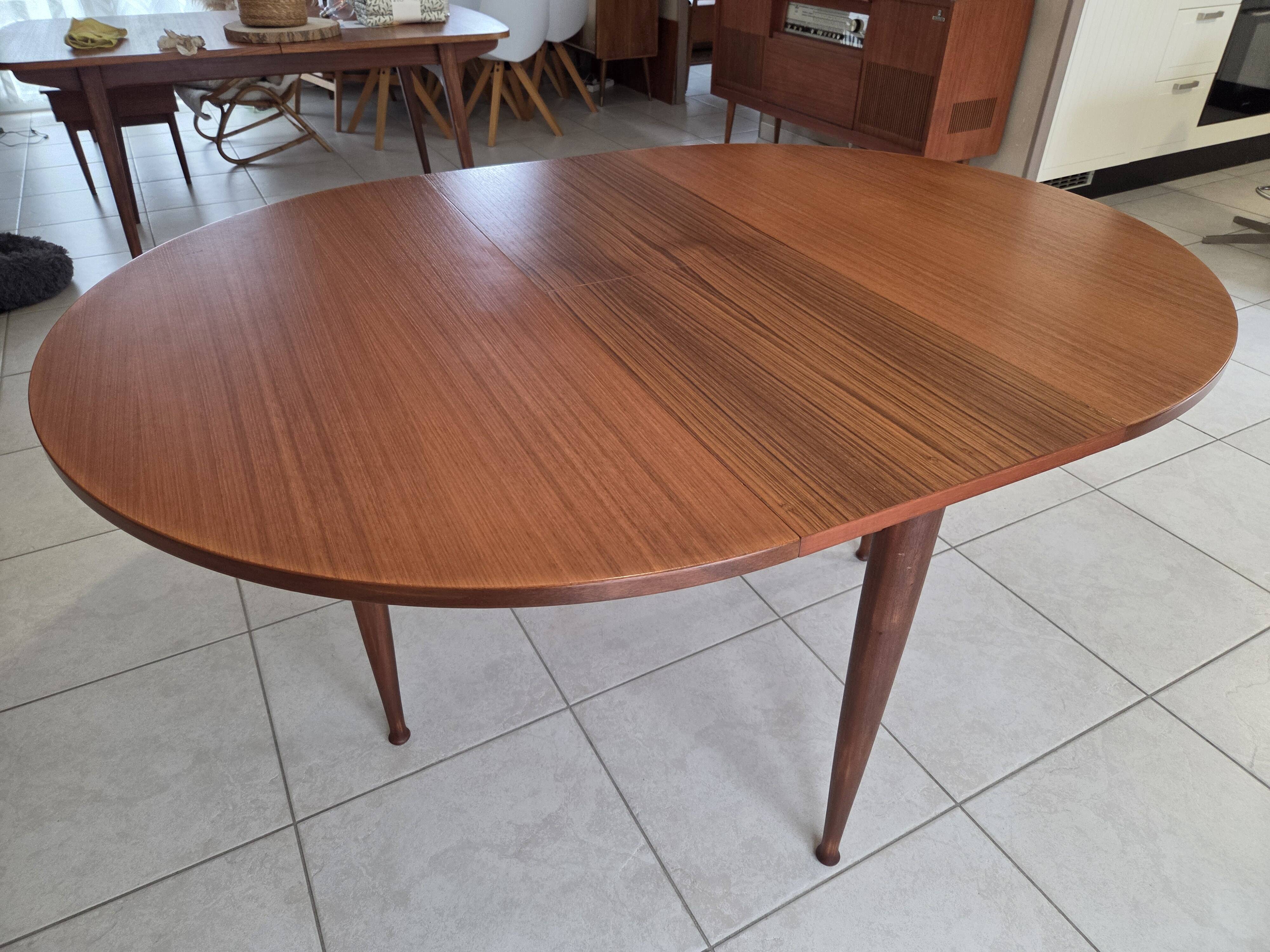 Round teak table in Scandinavian design from the late 1960s.