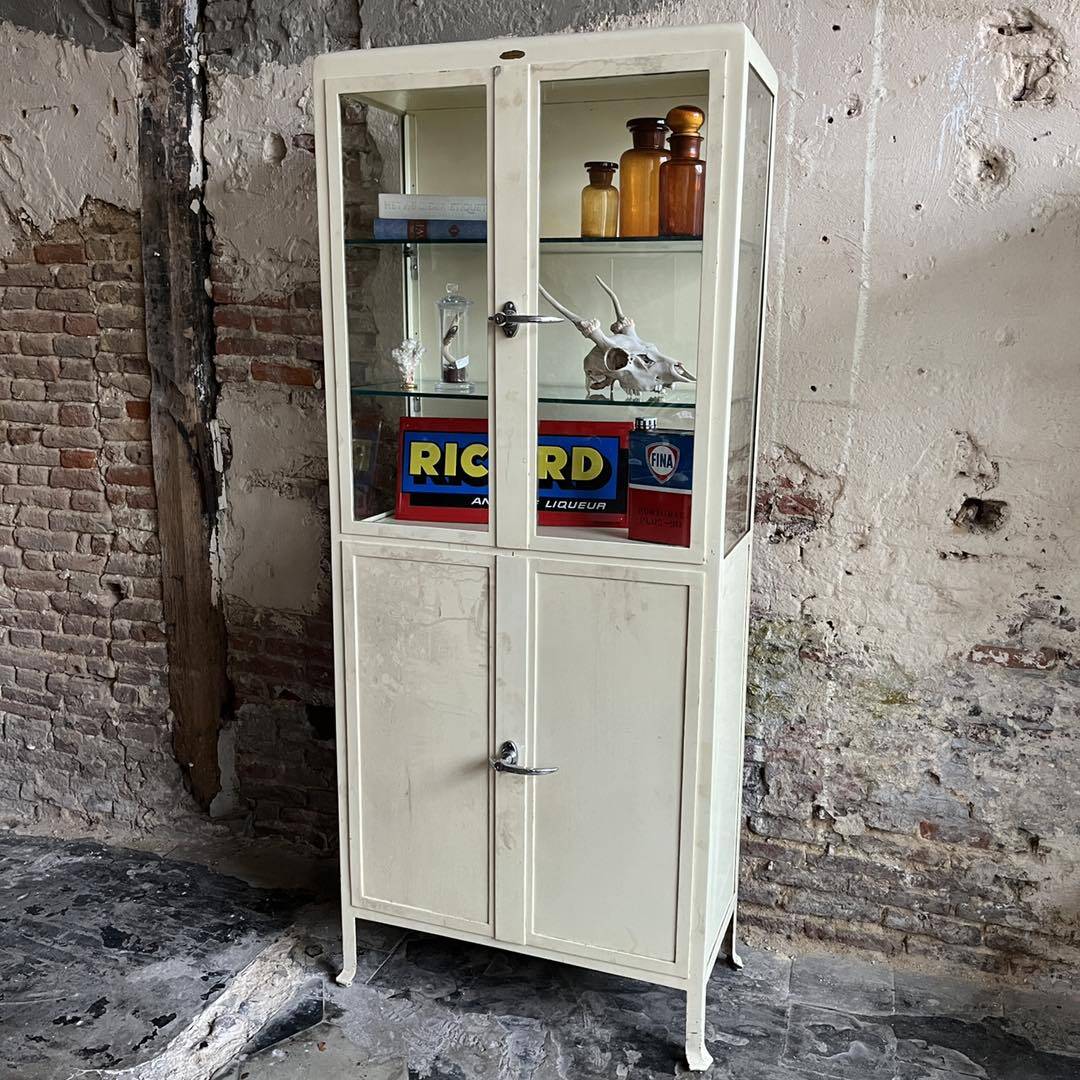 Armoire médicale - style industriel