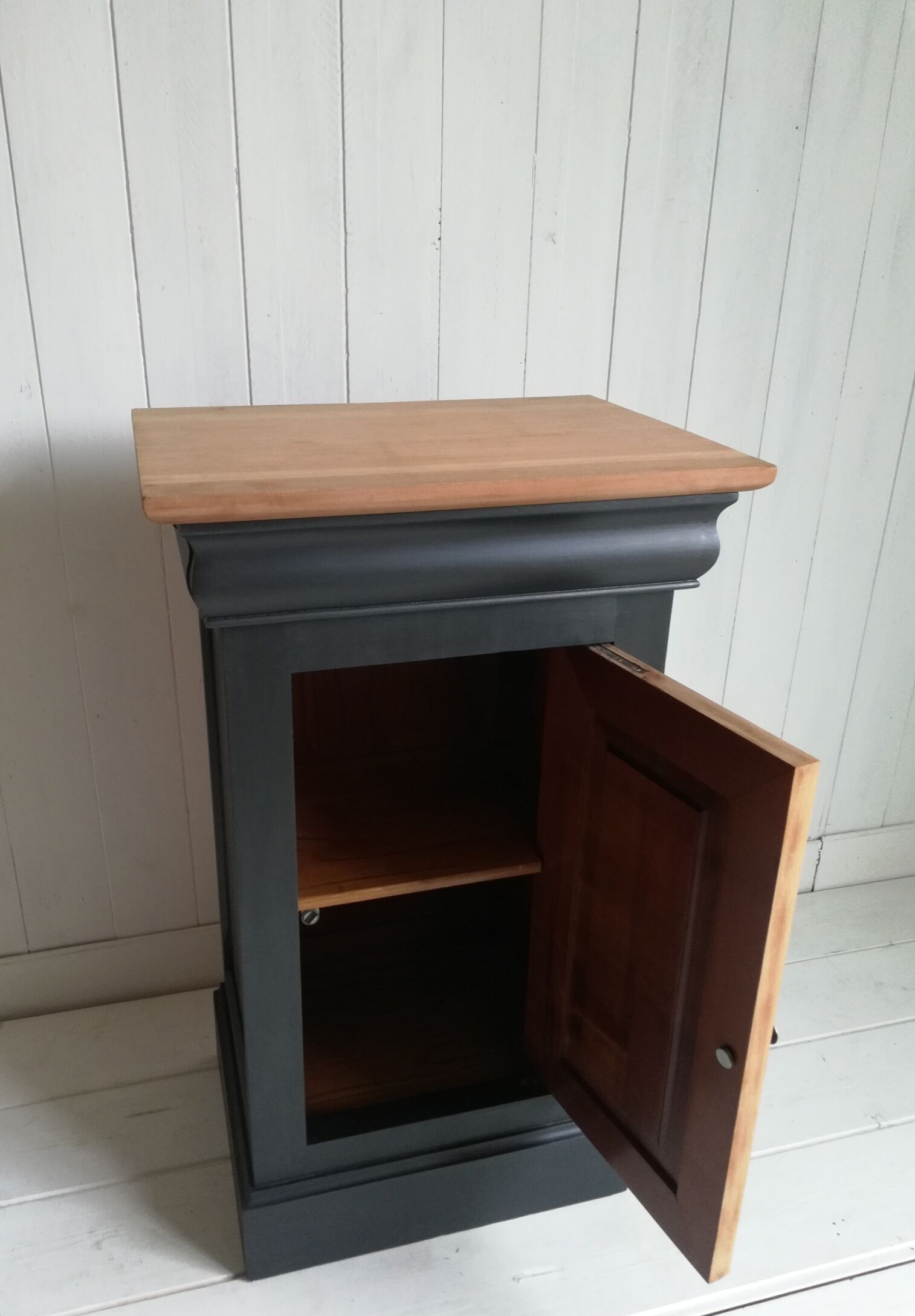 Pair of bedside tables