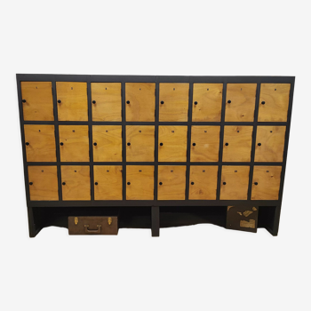 Trade furniture with locker