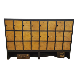 Trade furniture with locker